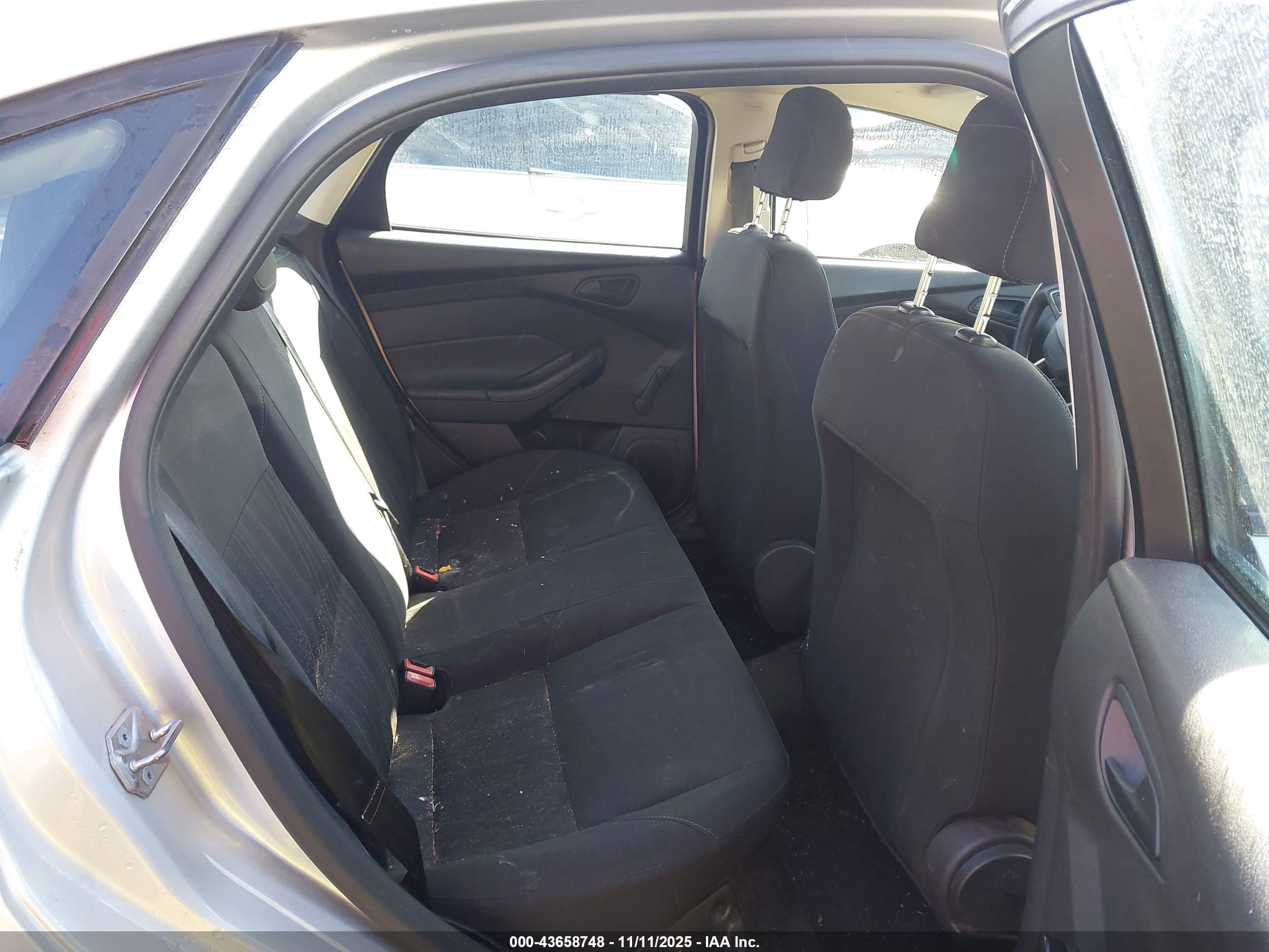 FORD FOCUS image 8