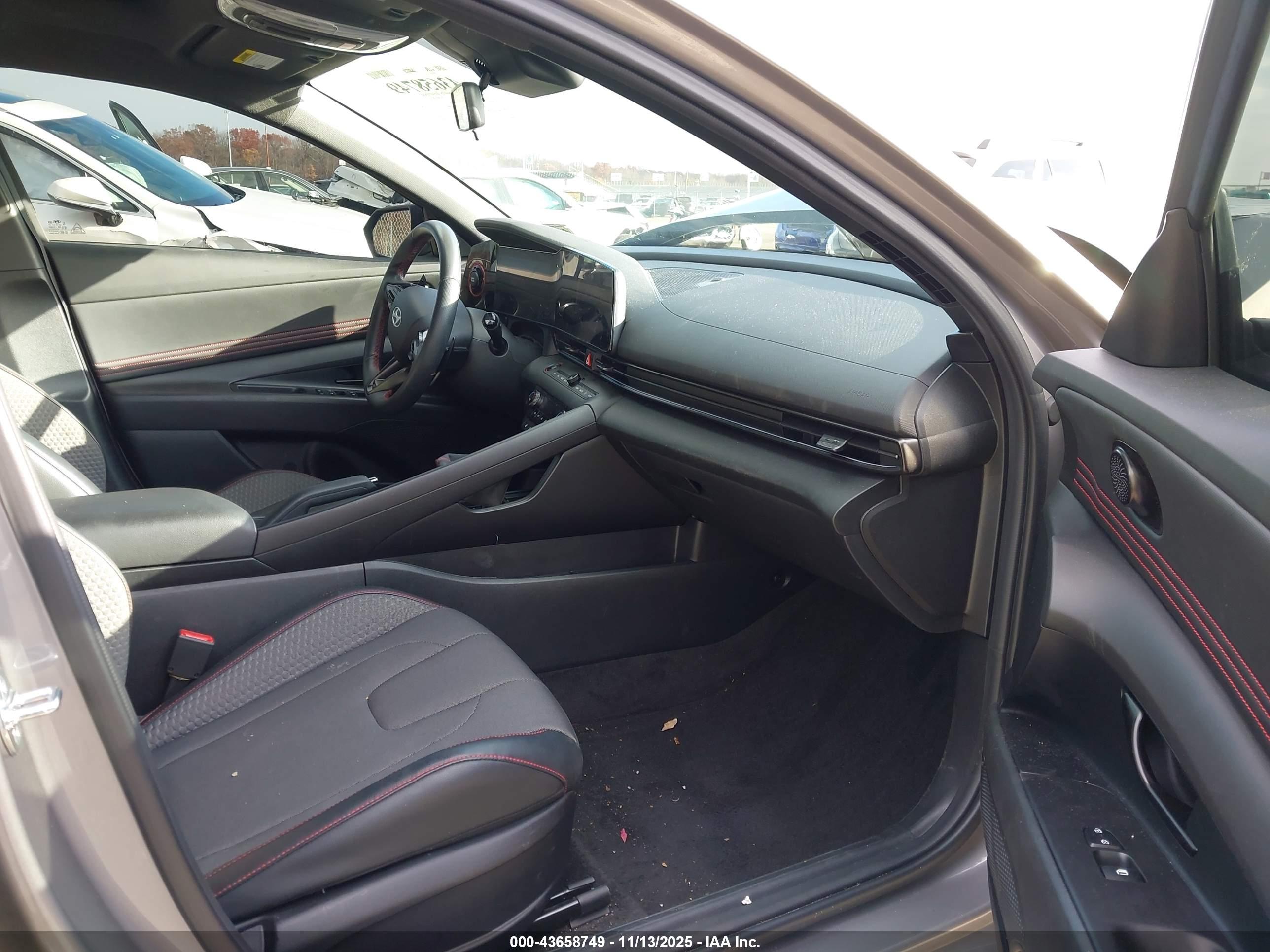 HYUNDAI ELANTRA image 5