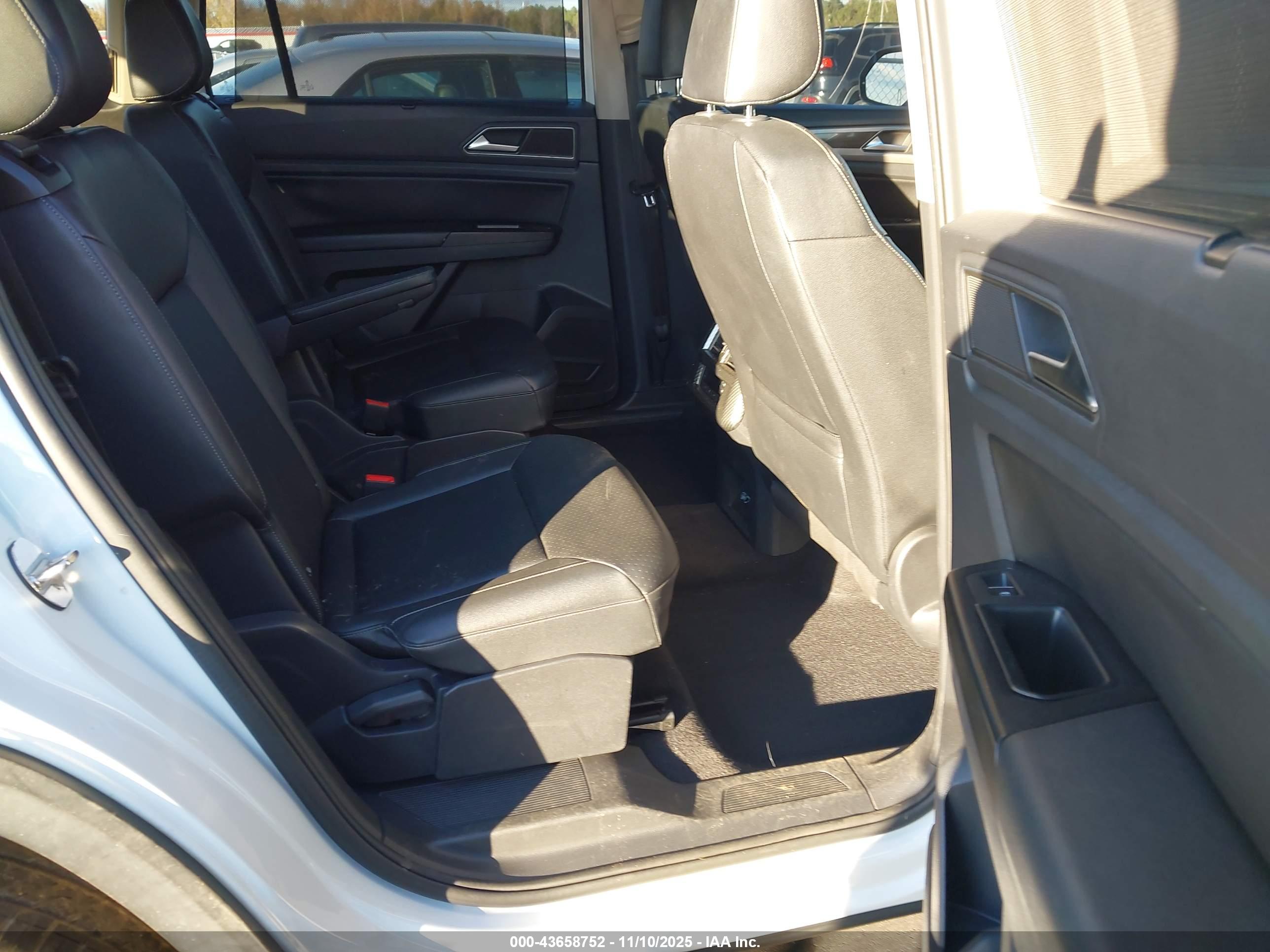 VOLKSWAGEN ATLAS image 8