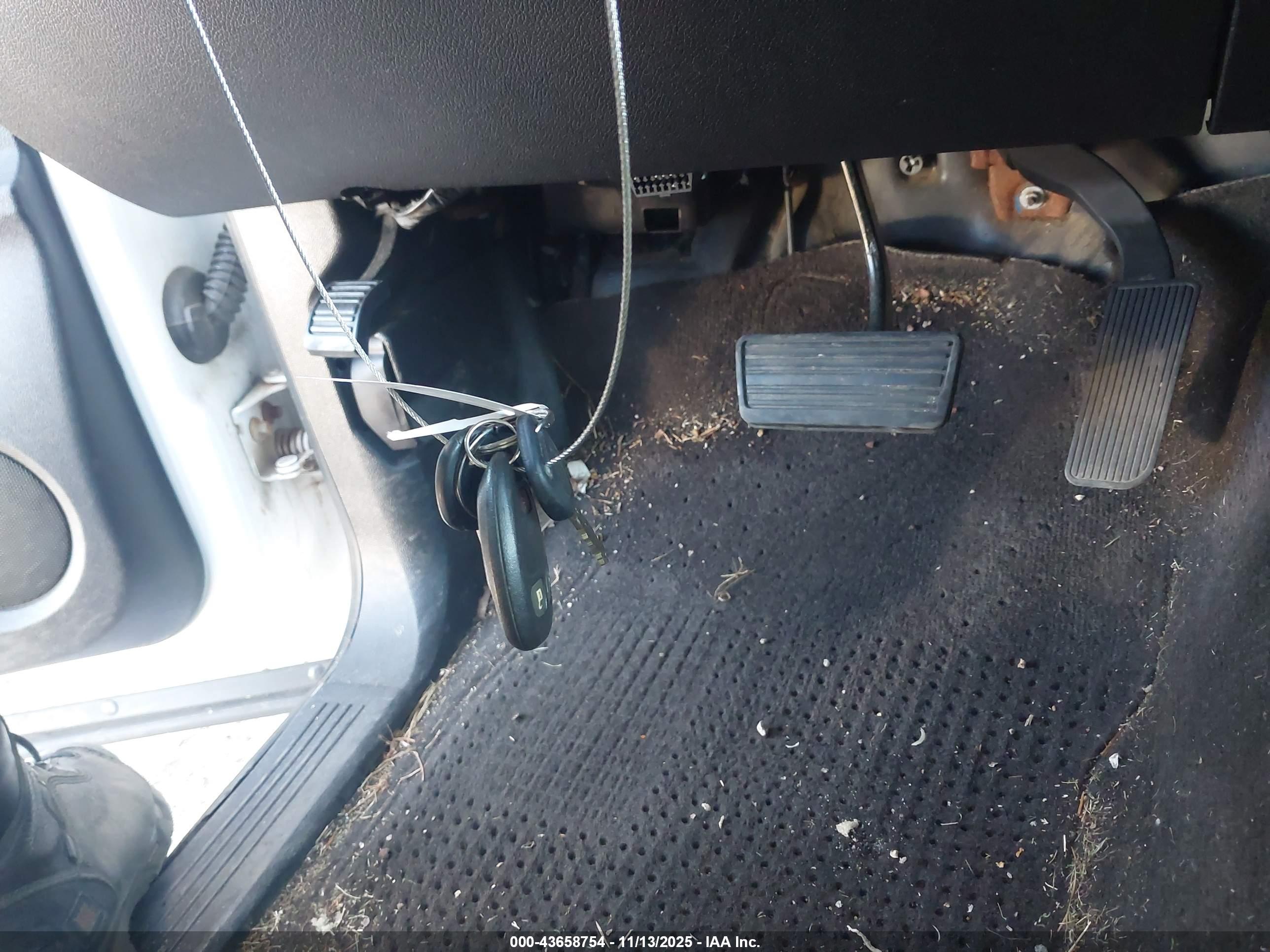 CHEVROLET SILVERADO image 11