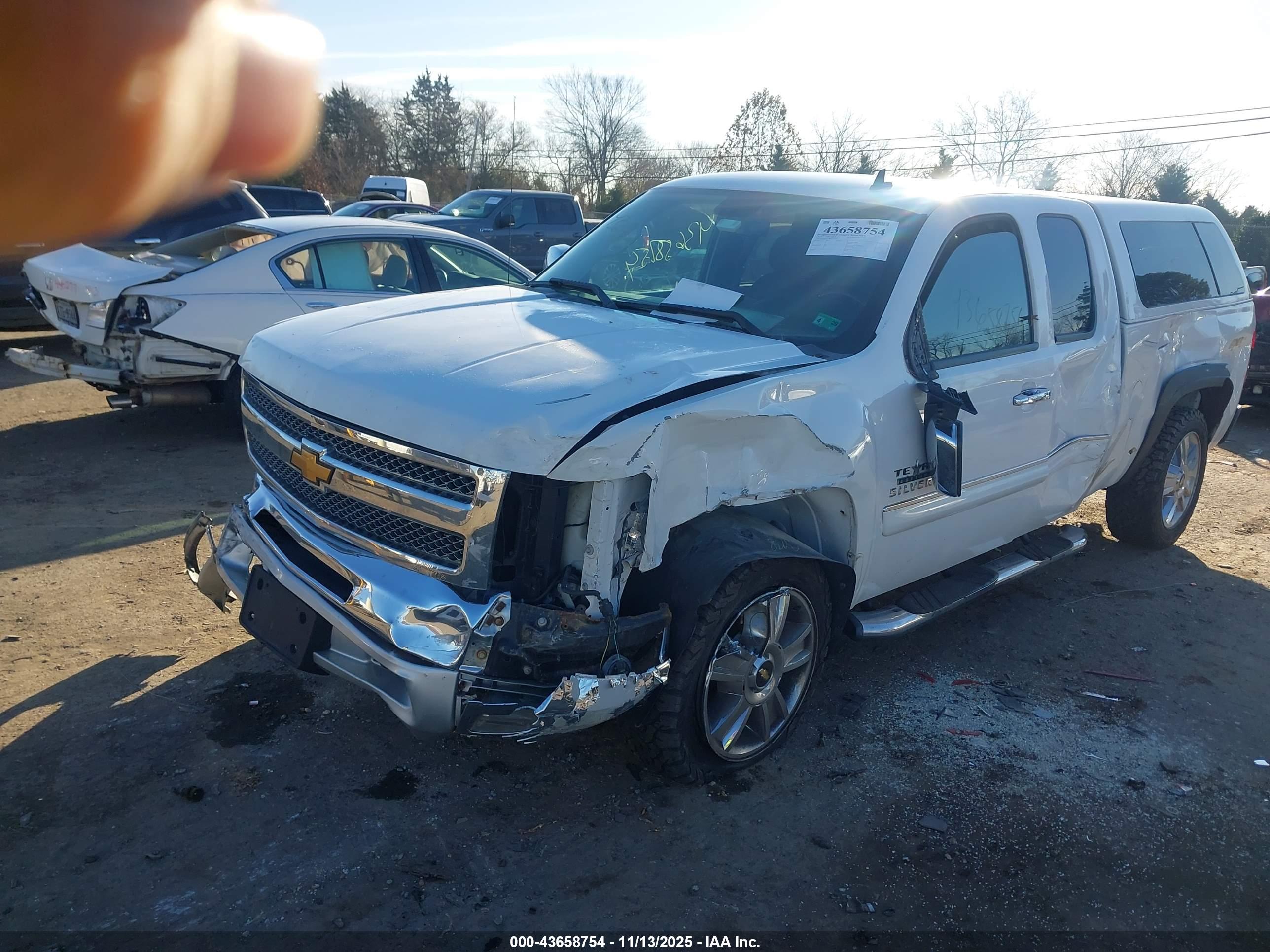 CHEVROLET SILVERADO image 2