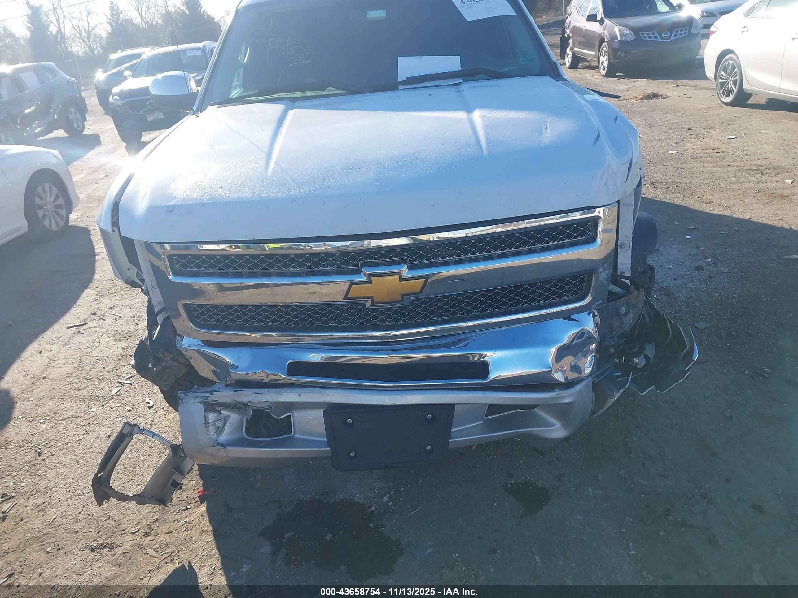 CHEVROLET SILVERADO image 6