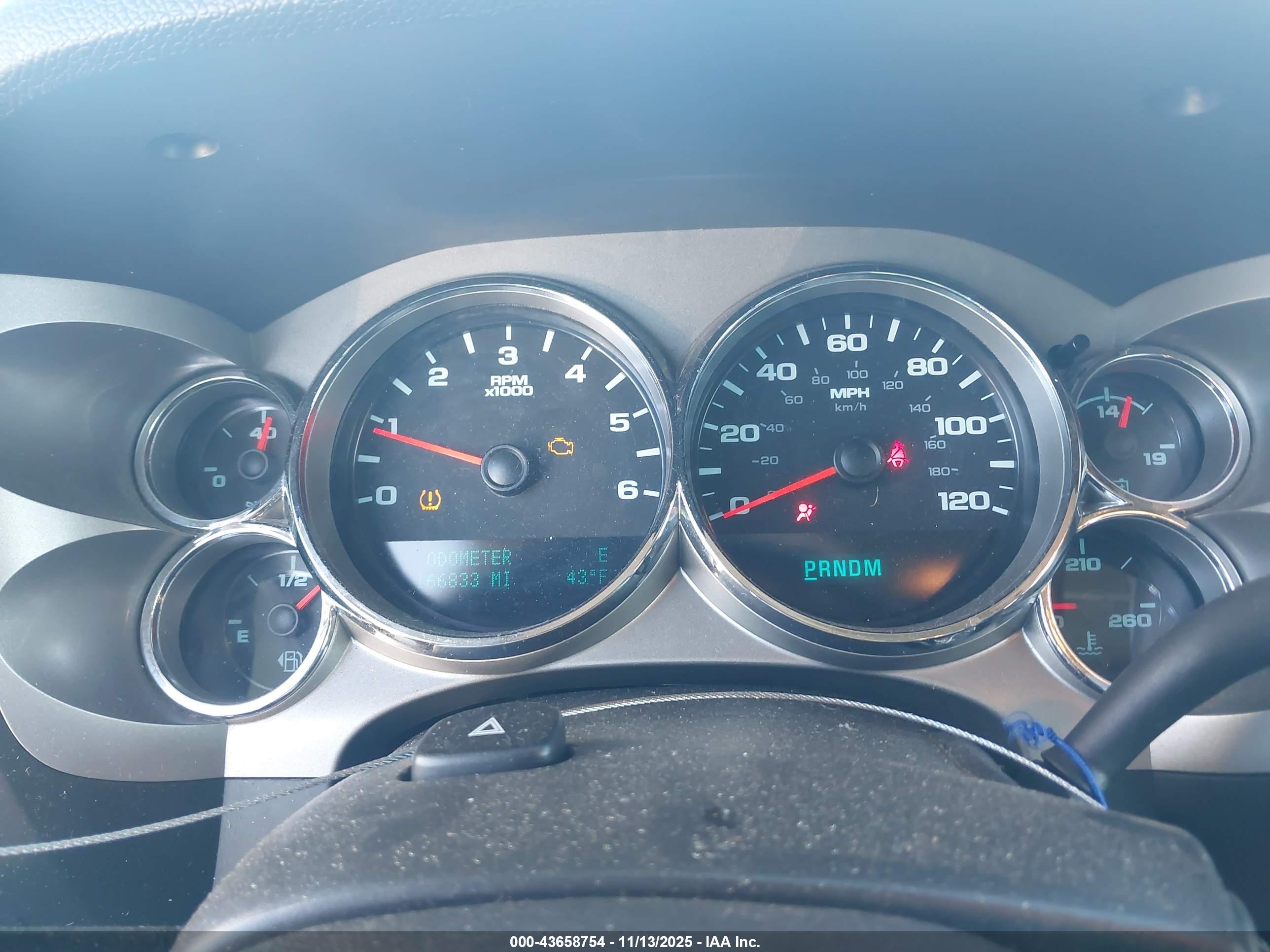 CHEVROLET SILVERADO image 7