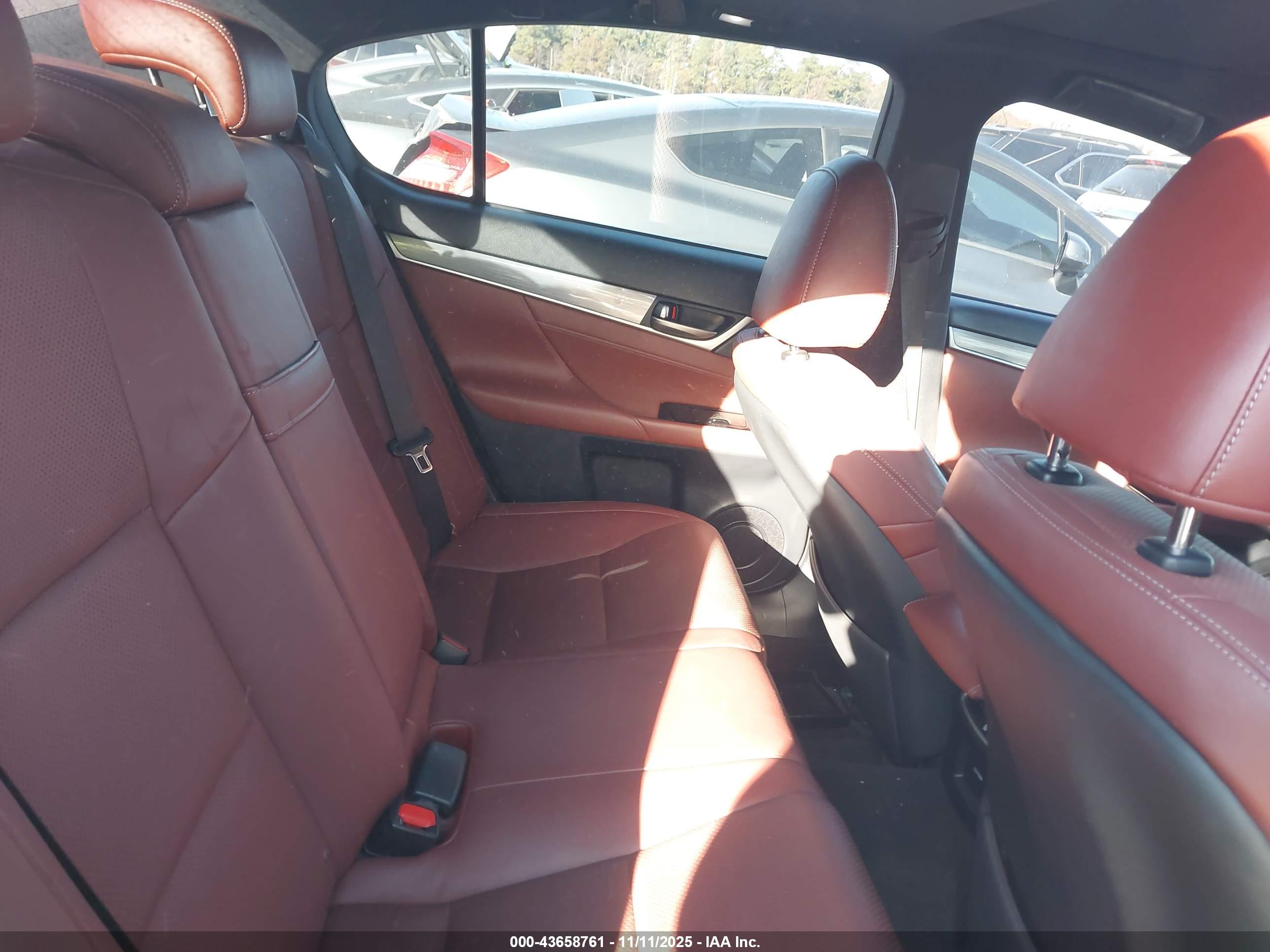 LEXUS GS image 8