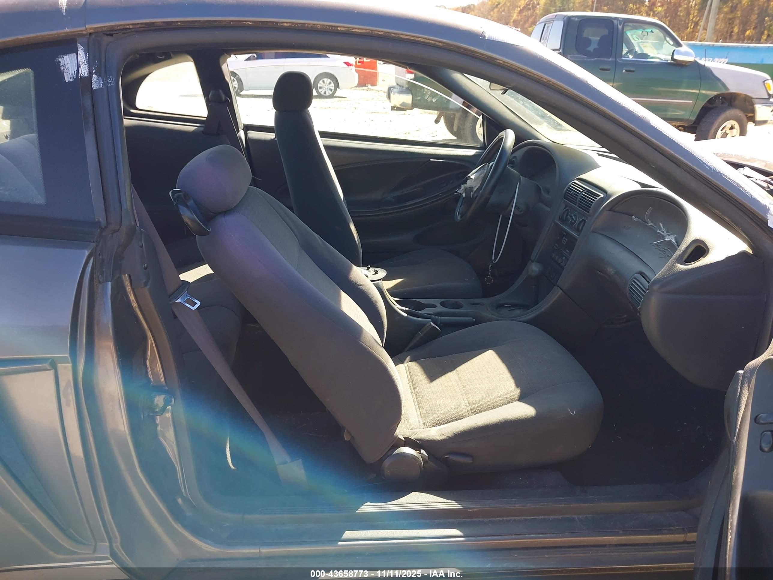 FORD MUSTANG image 5