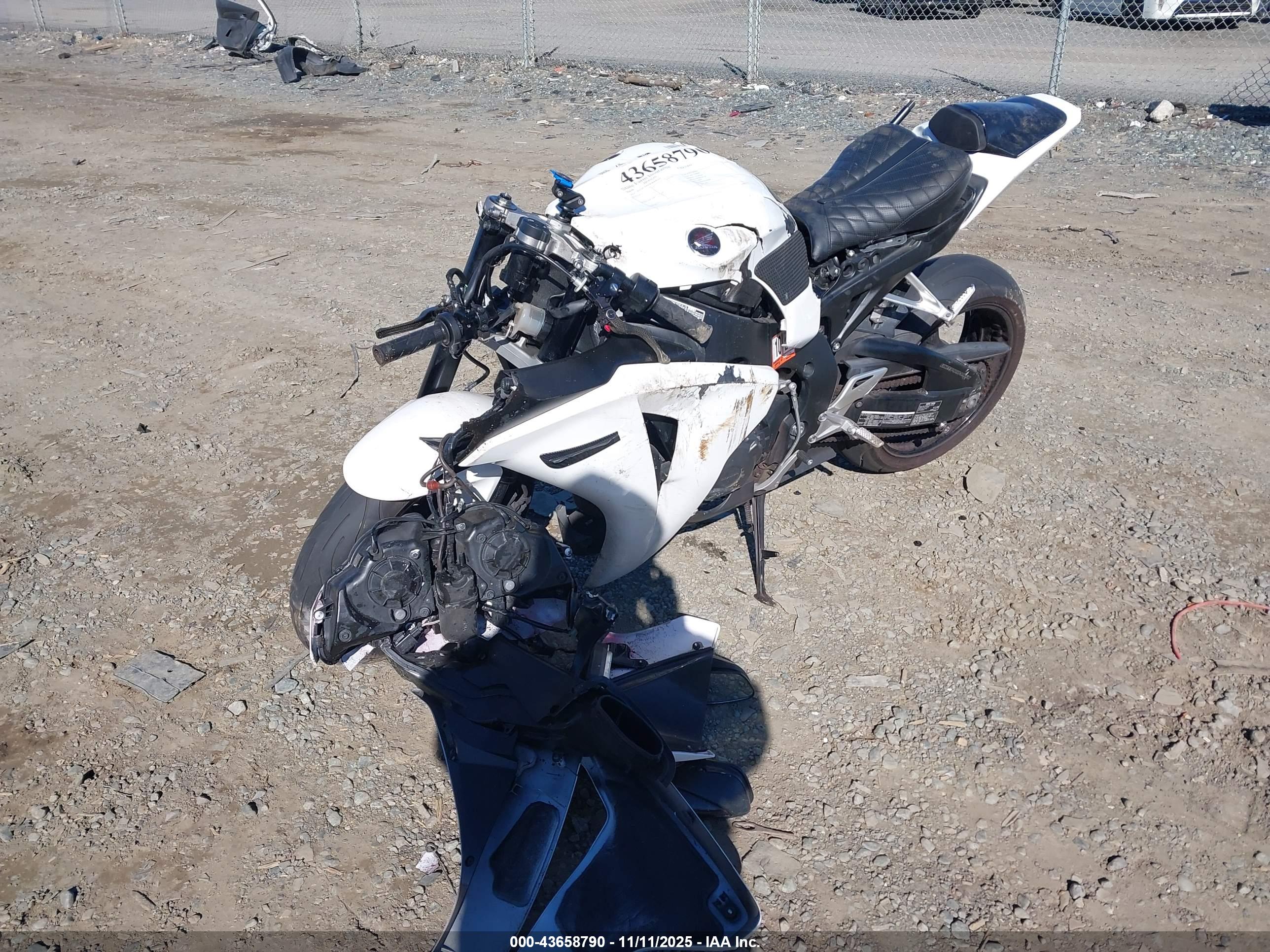 HONDA CBR1000 image 2