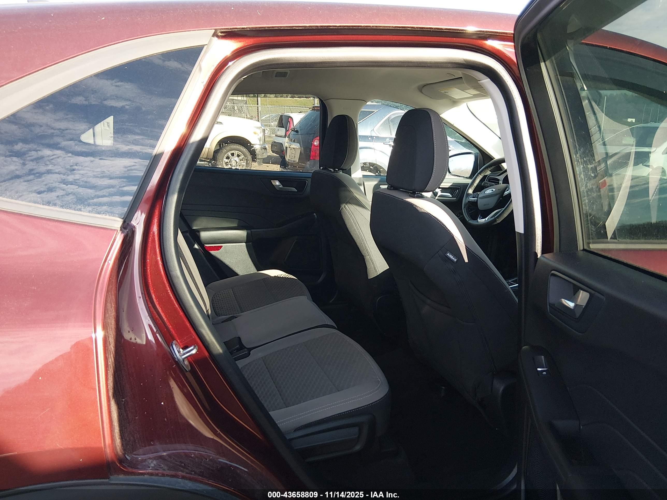 FORD ESCAPE image 8