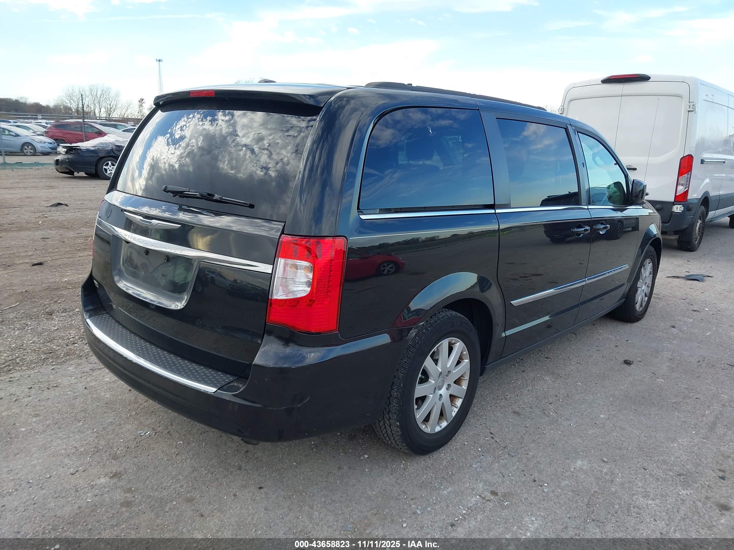 CHRYSLER TOWN image 4