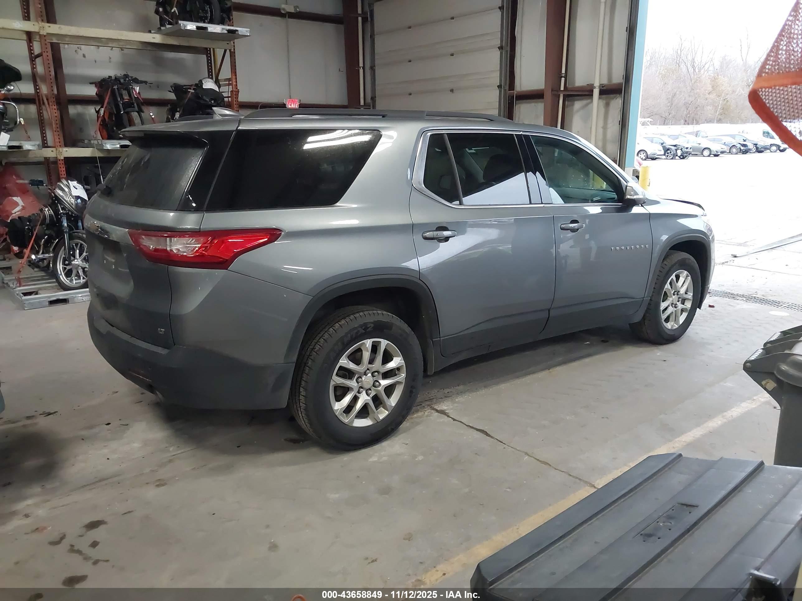 CHEVROLET TRAVERSE image 4