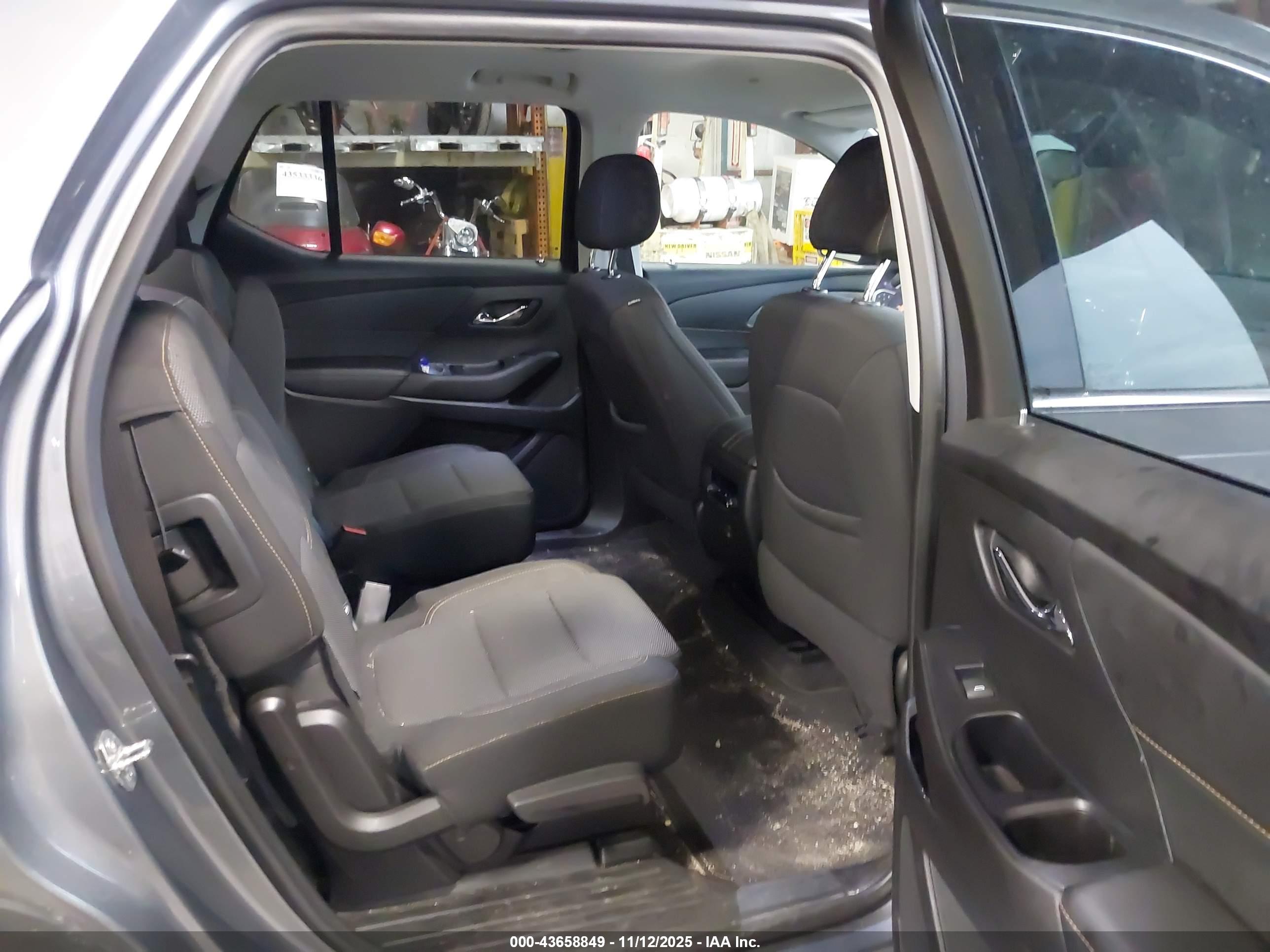 CHEVROLET TRAVERSE image 8