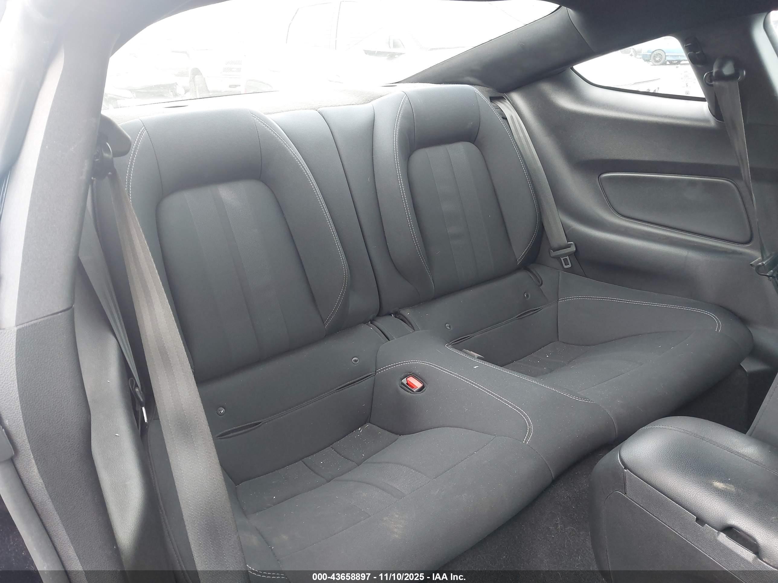FORD MUSTANG image 8