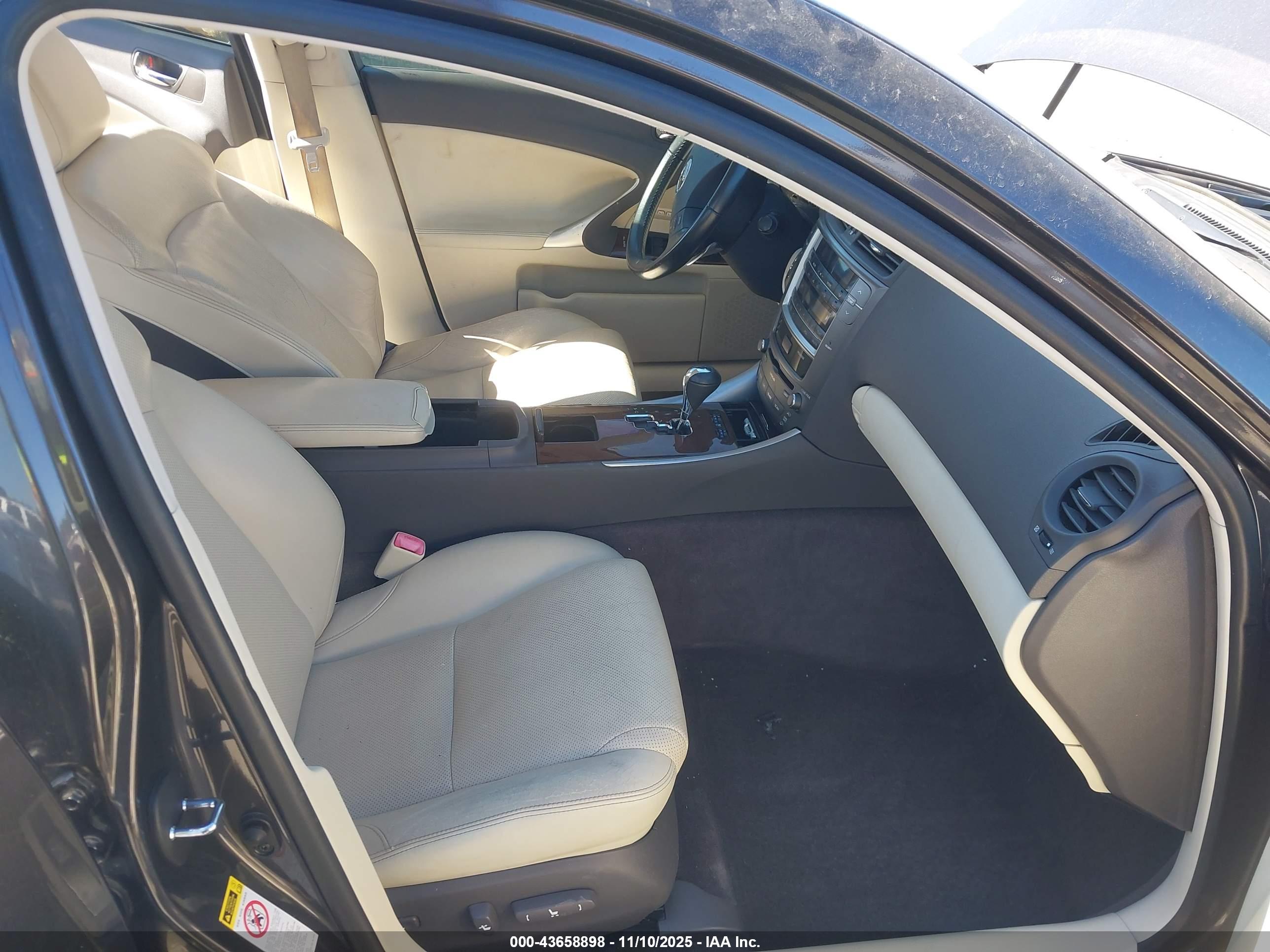 LEXUS IS image 5