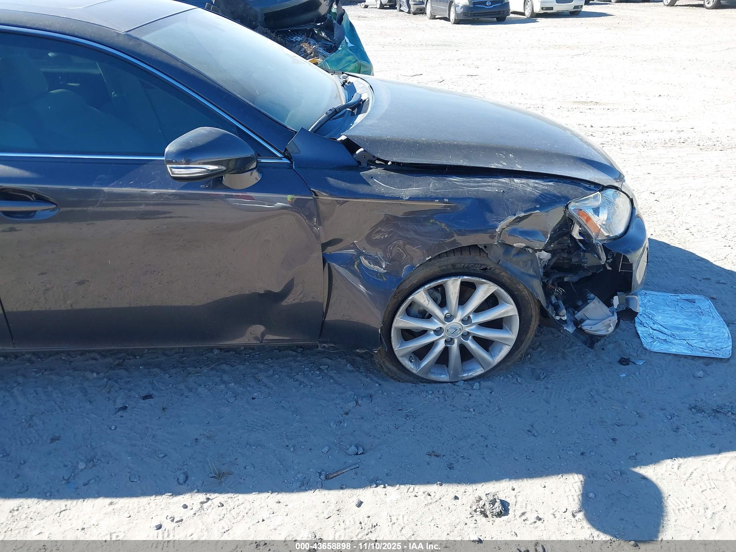 LEXUS IS image 6