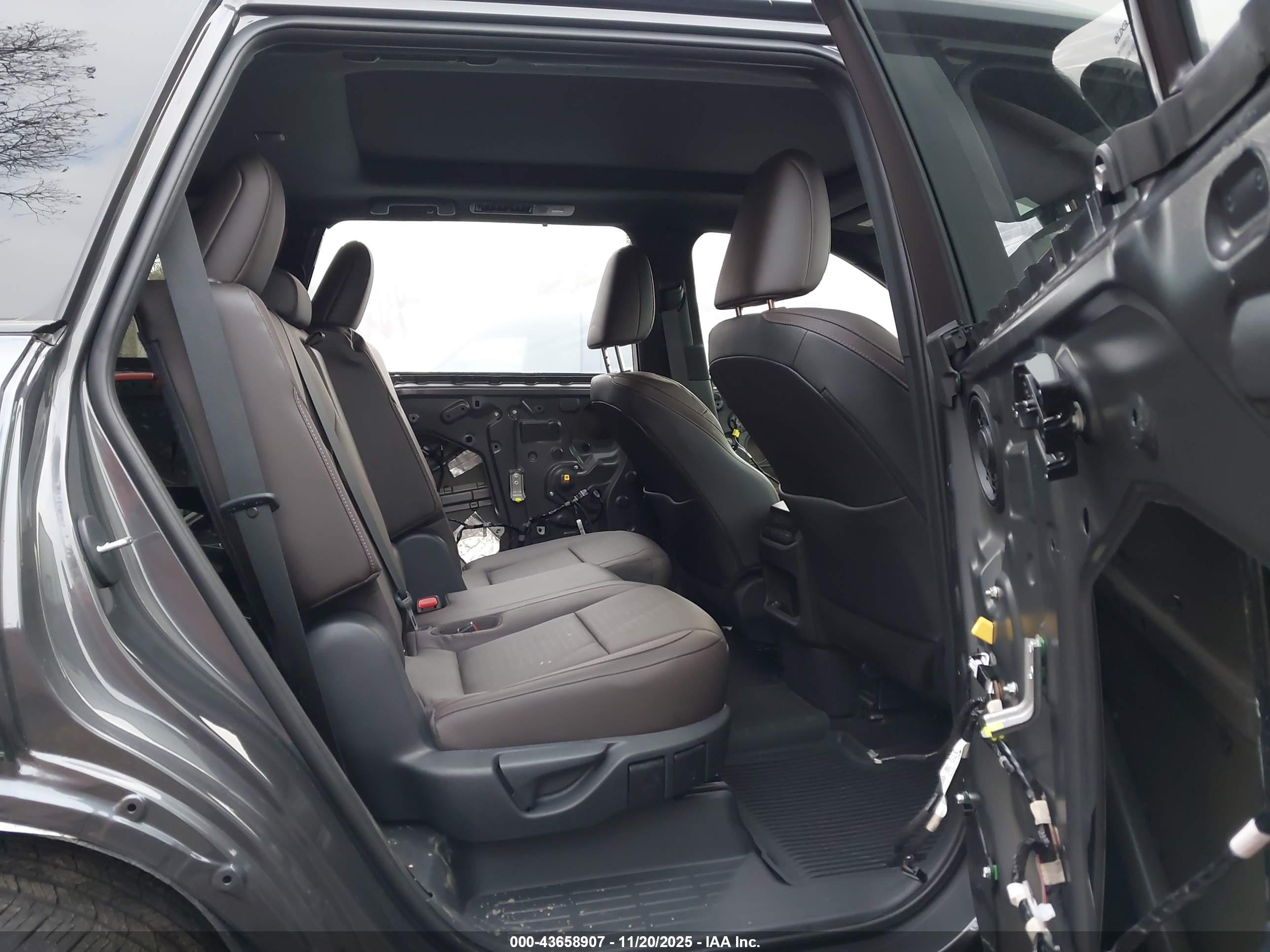 LEXUS TX image 8