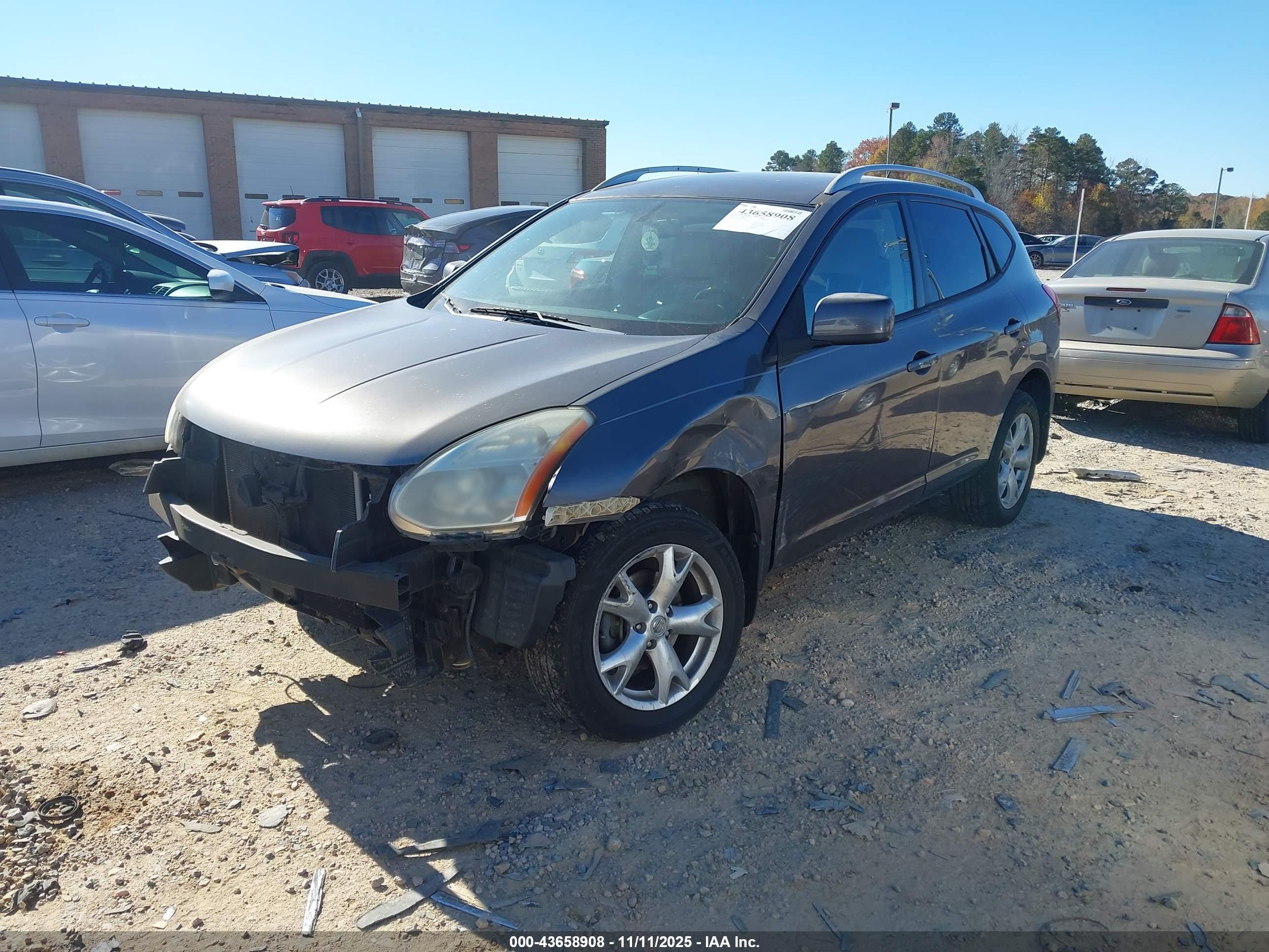 NISSAN ROGUE image 2