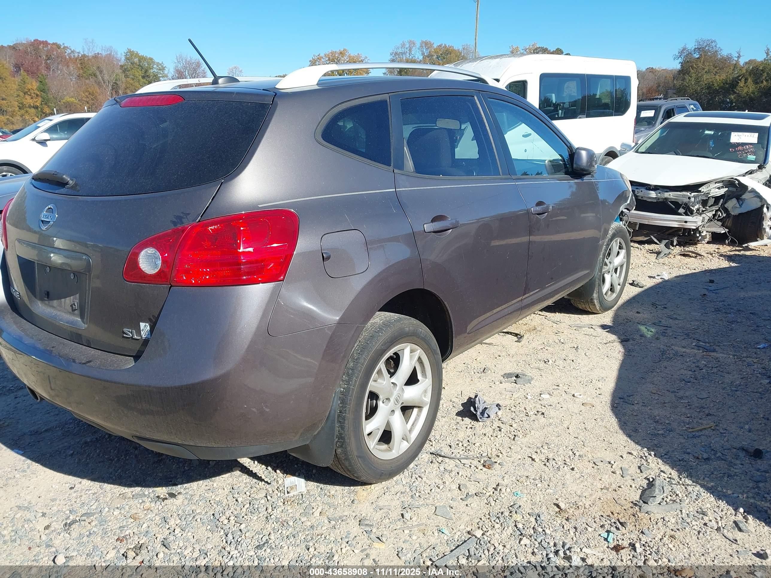 NISSAN ROGUE image 4