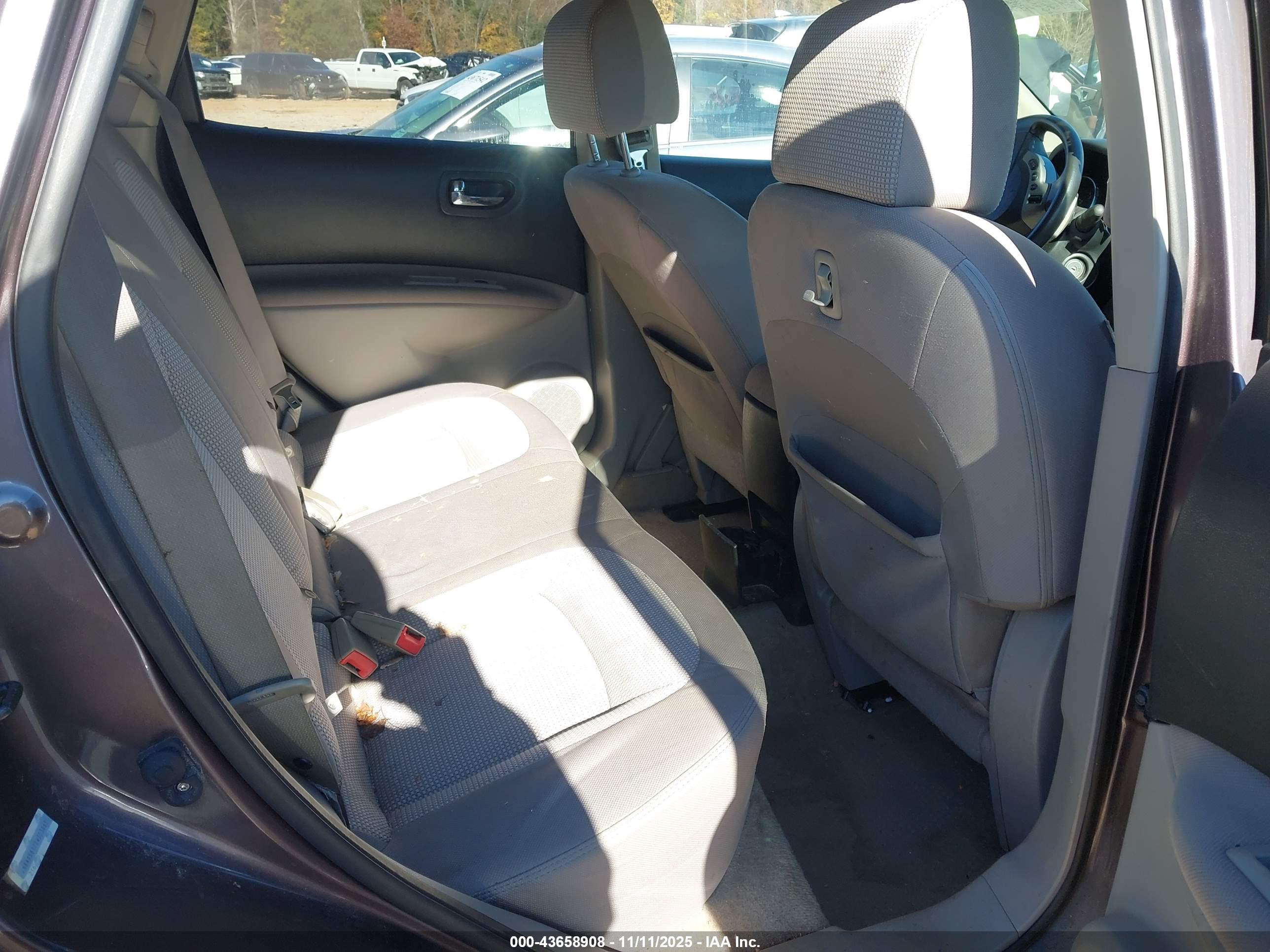 NISSAN ROGUE image 8