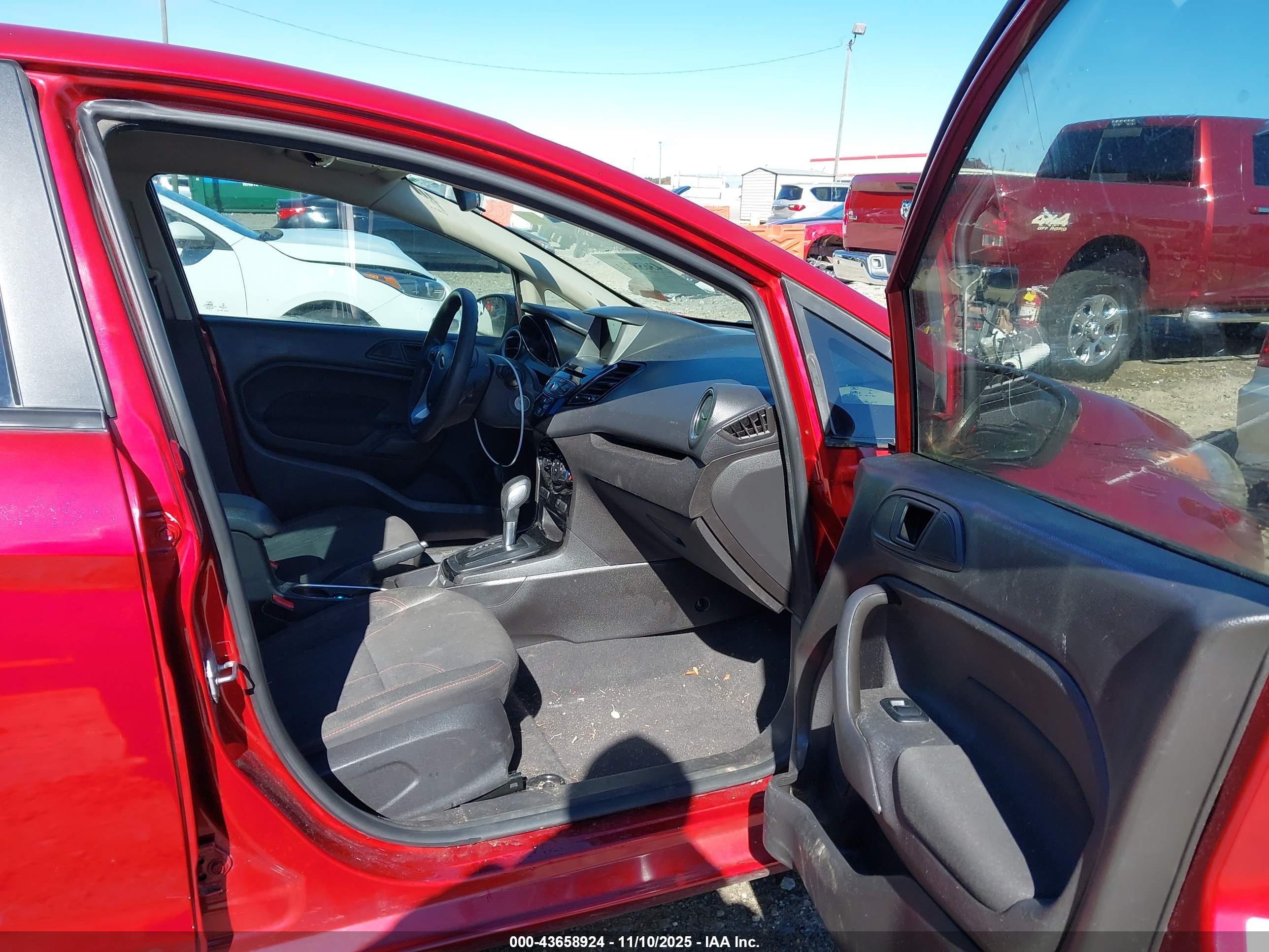 FORD FIESTA image 5