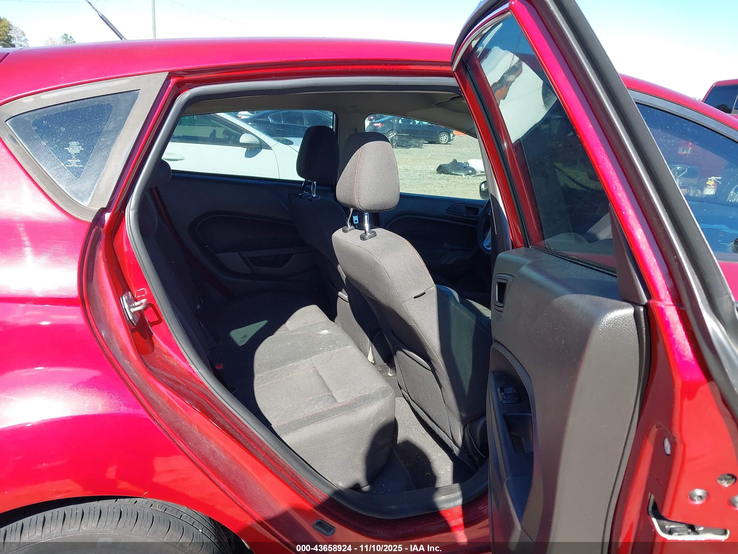 FORD FIESTA image 8