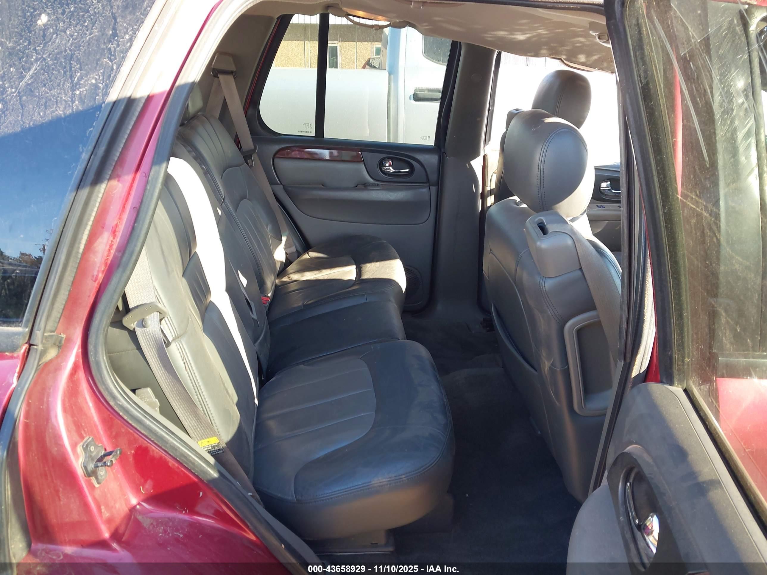 GMC ENVOY image 8