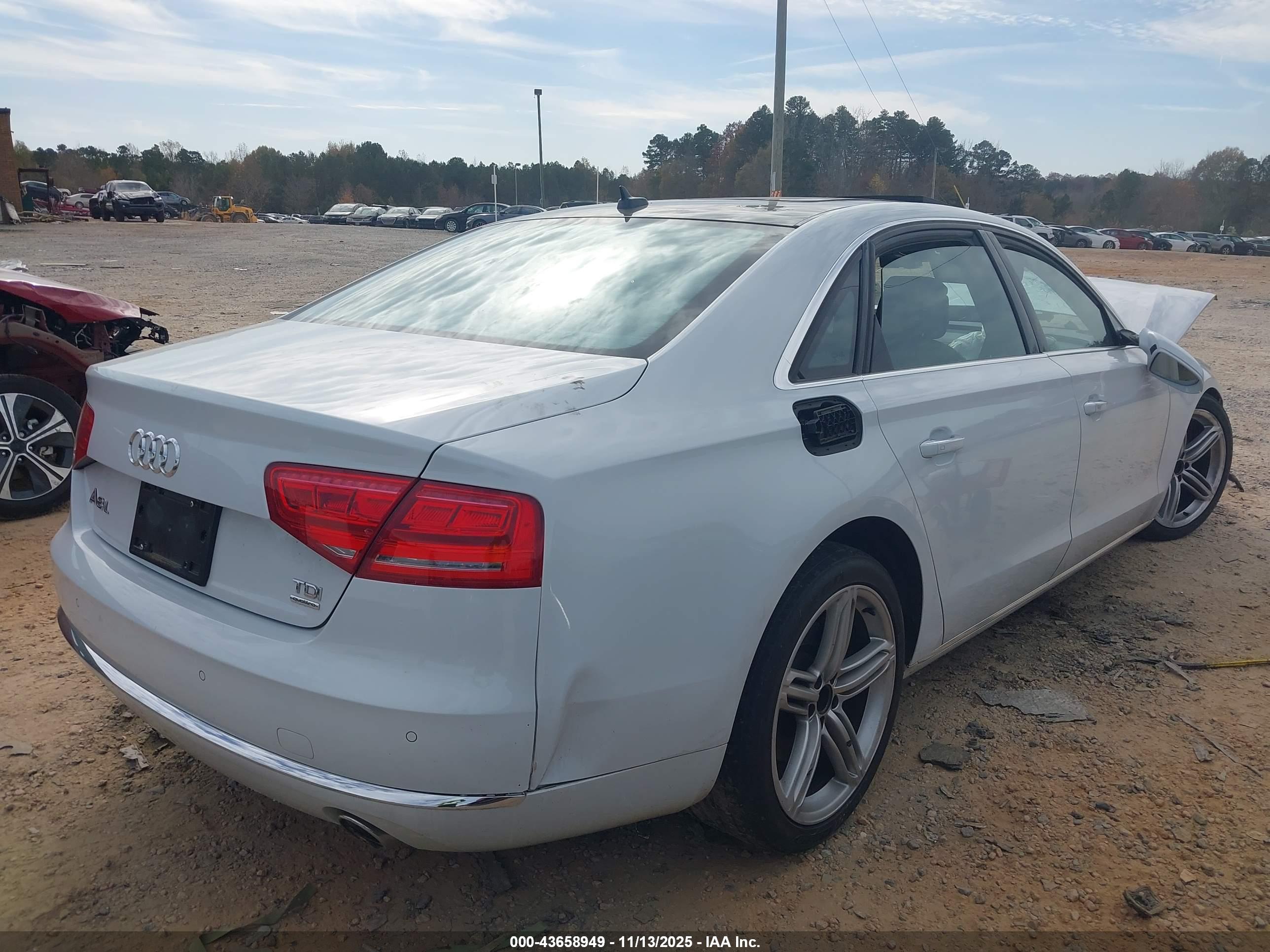 AUDI A8 image 4