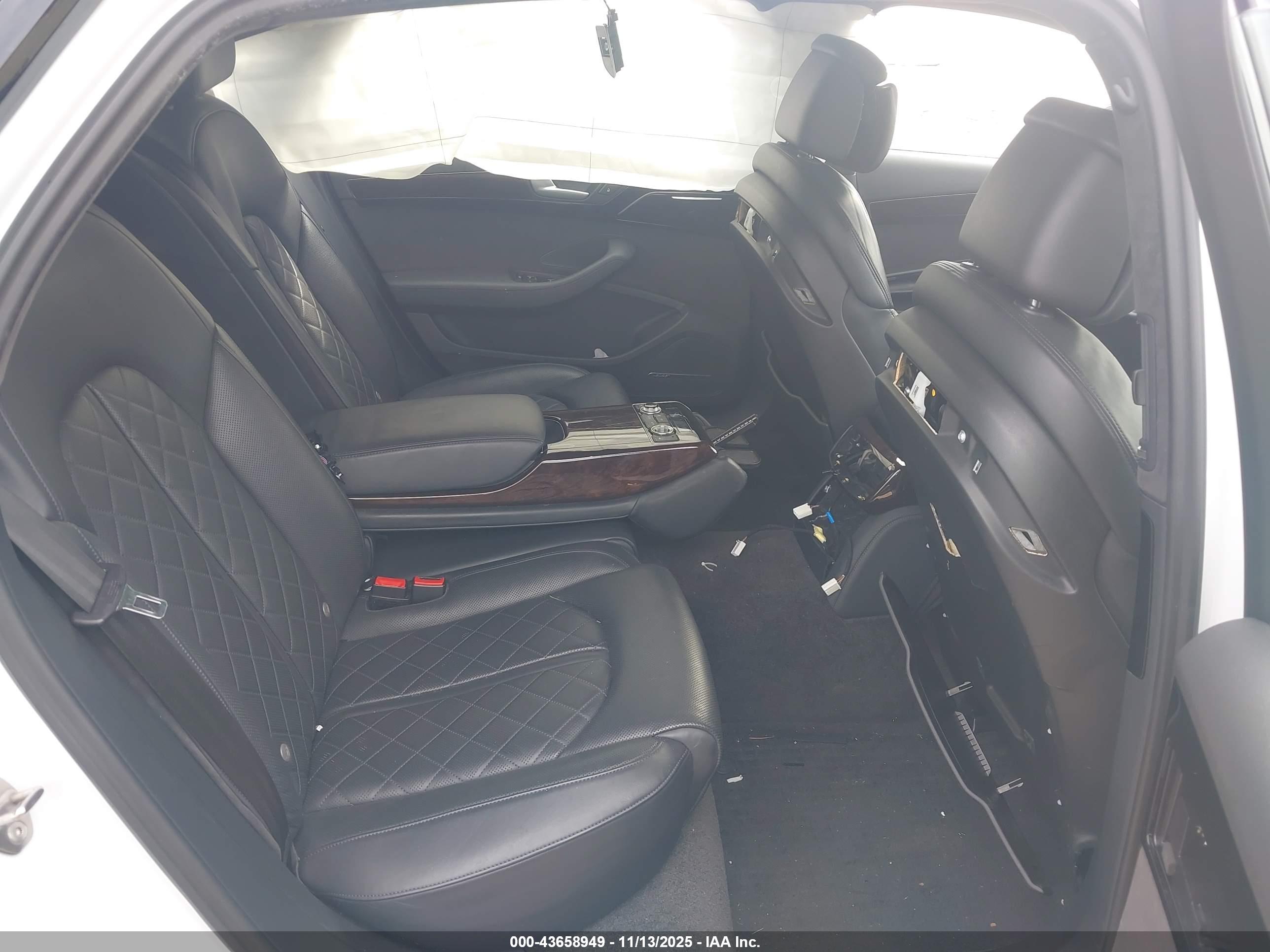 AUDI A8 image 8