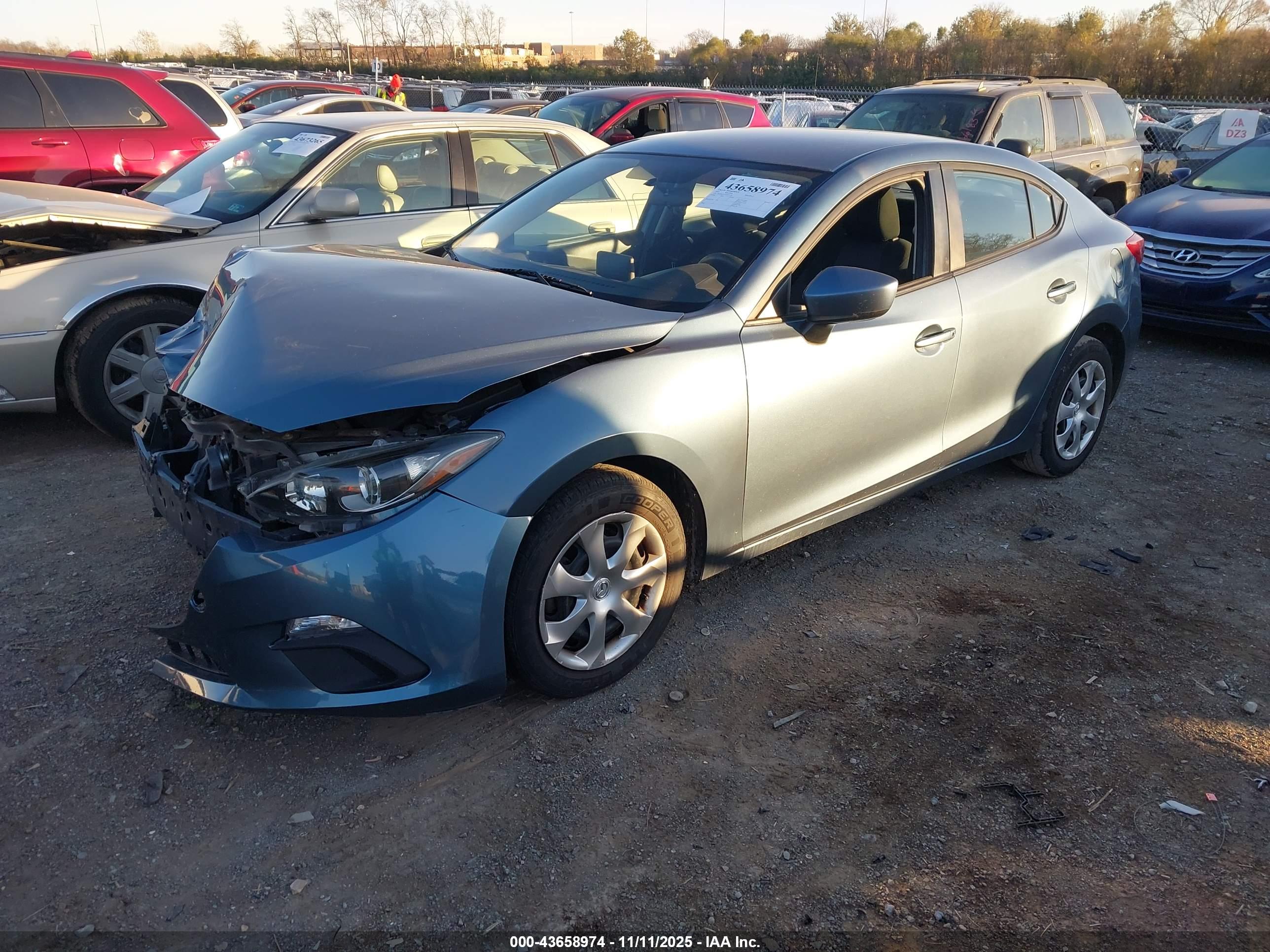 MAZDA MAZDA3 image 2