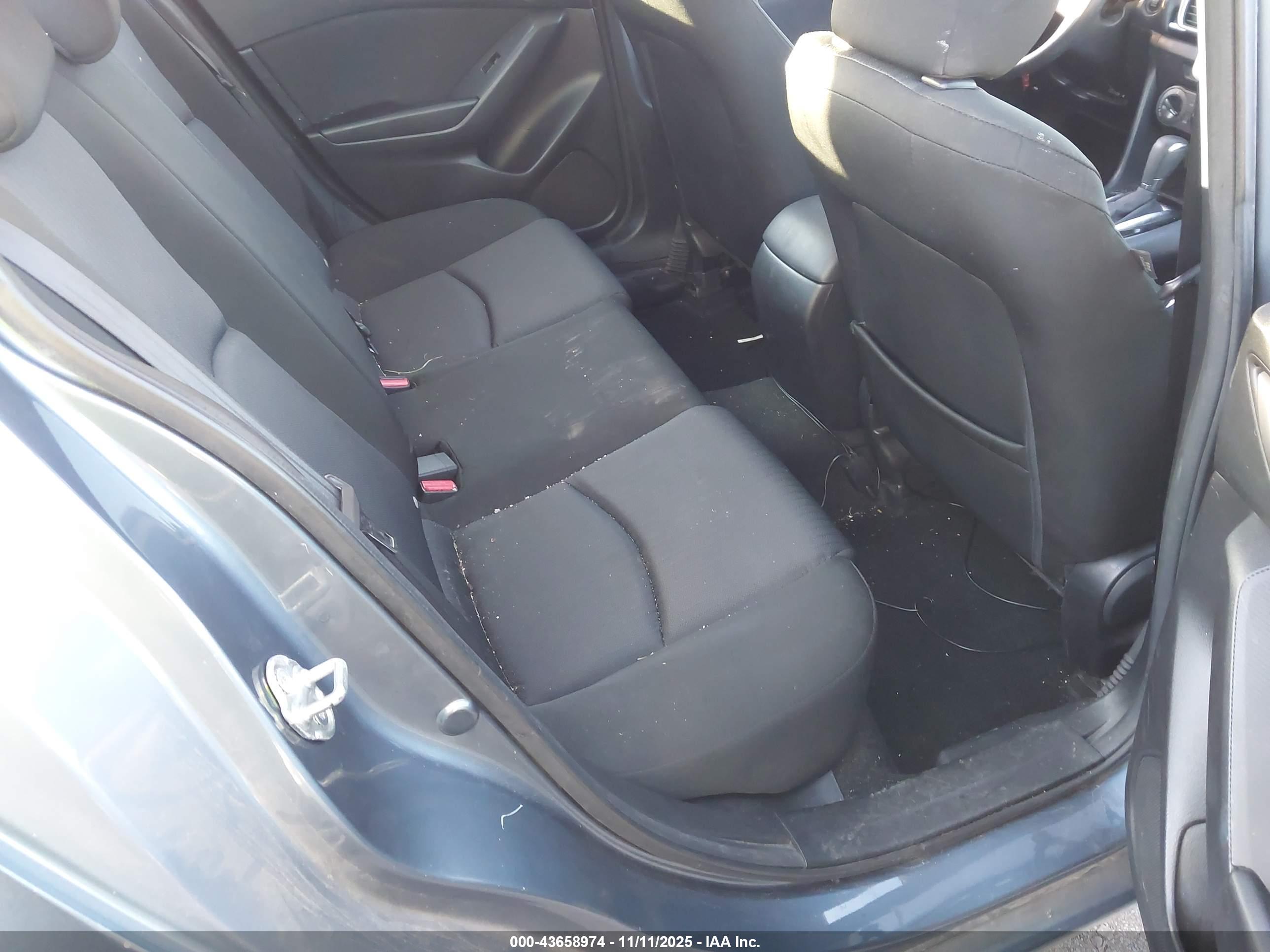 MAZDA MAZDA3 image 8