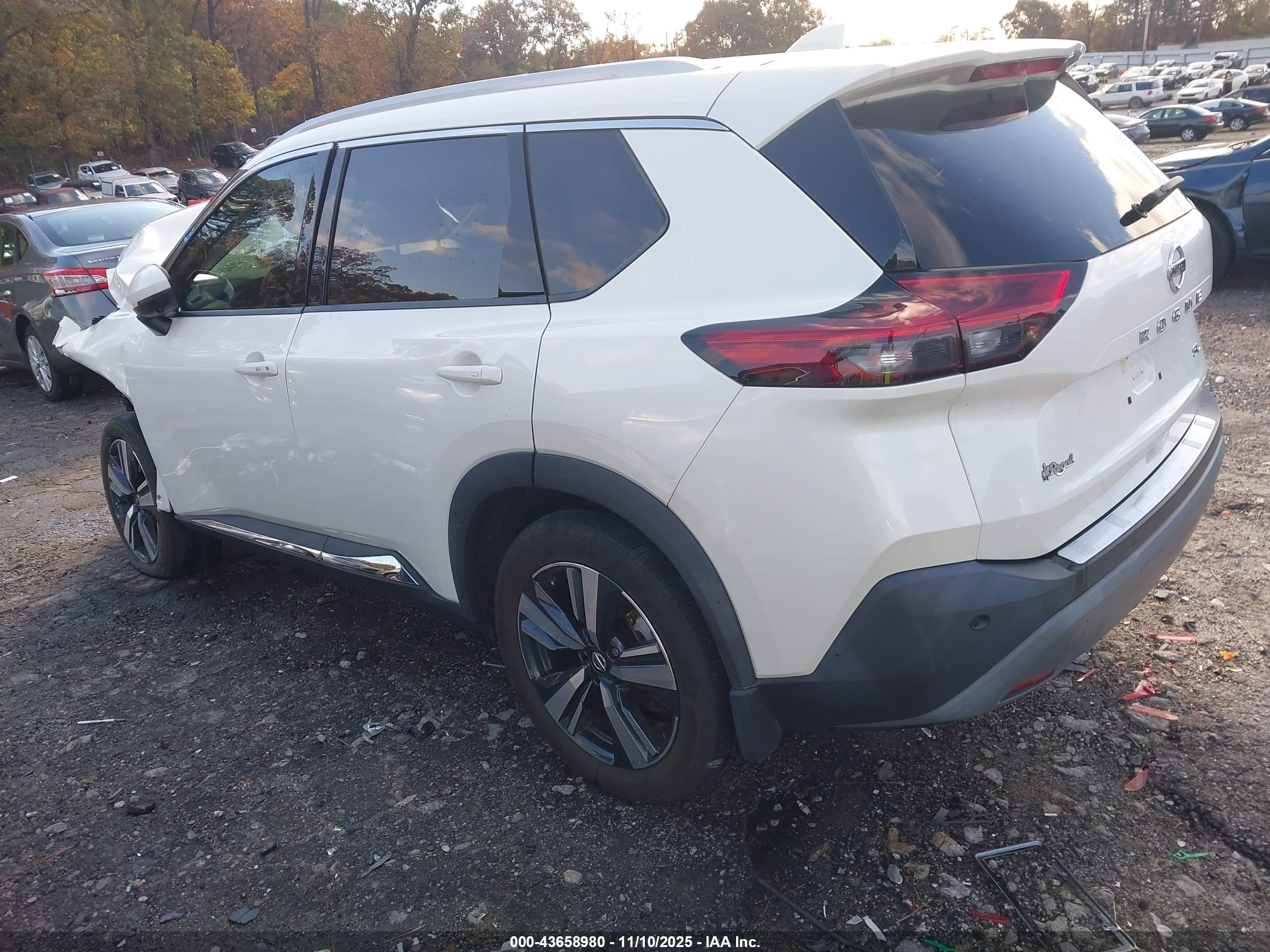 NISSAN ROGUE image 3