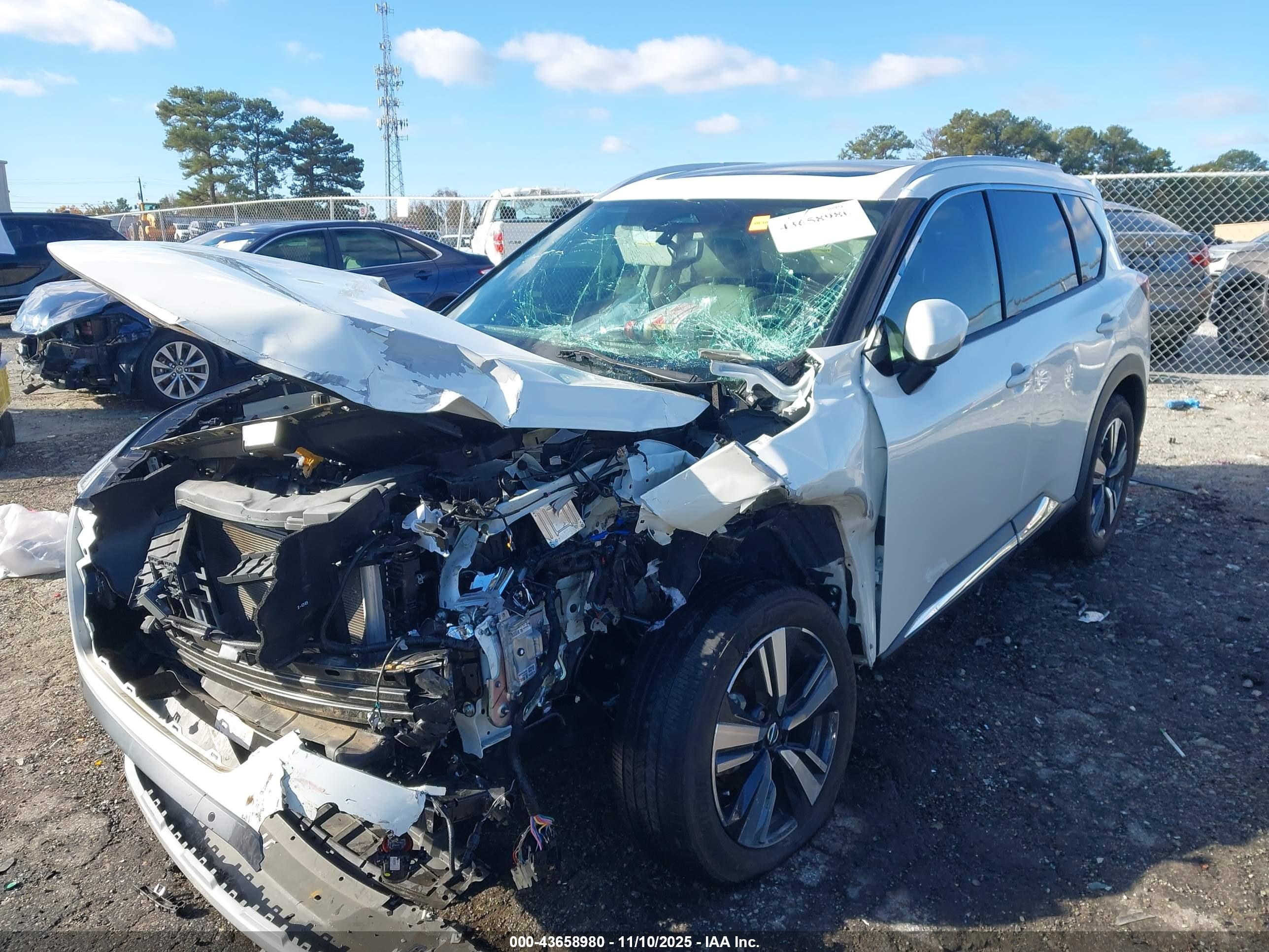 NISSAN ROGUE image 6