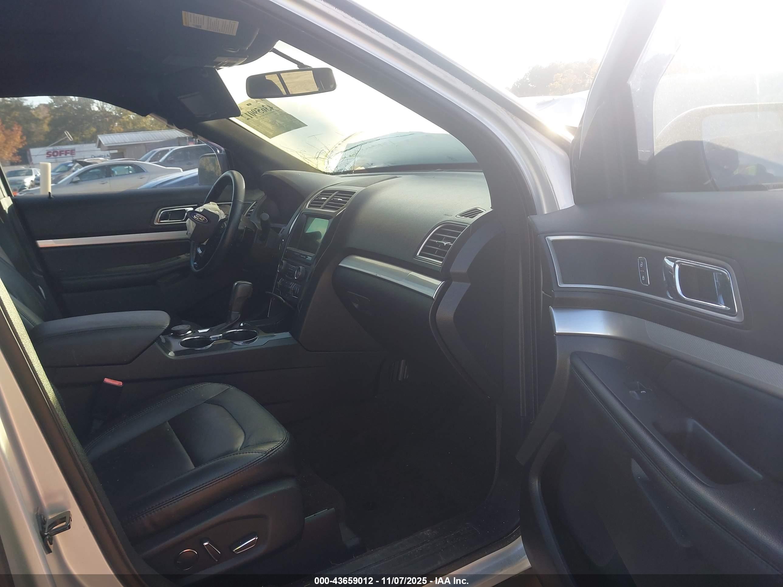 FORD EXPLORER image 5