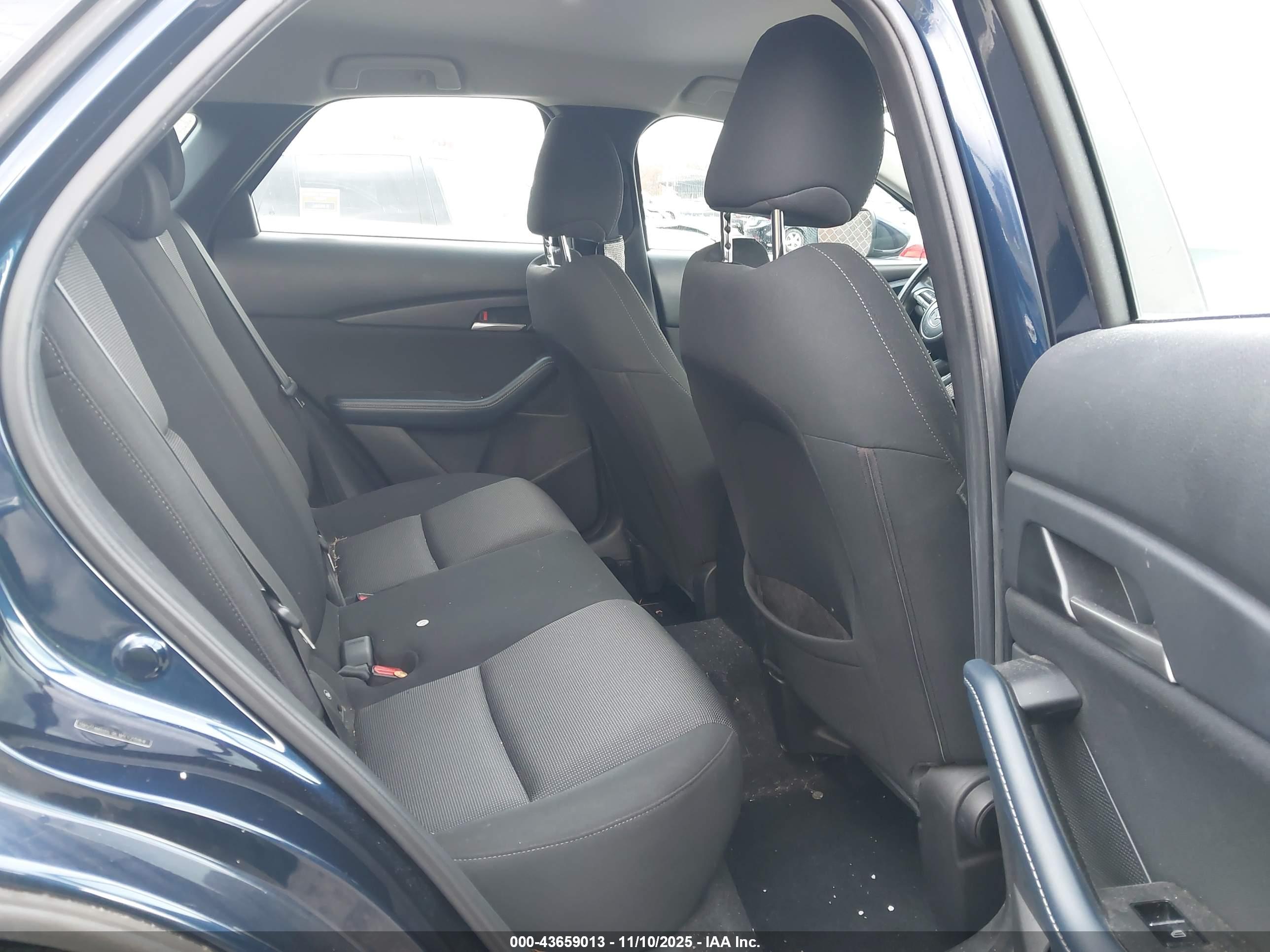 MAZDA CX-30 image 8