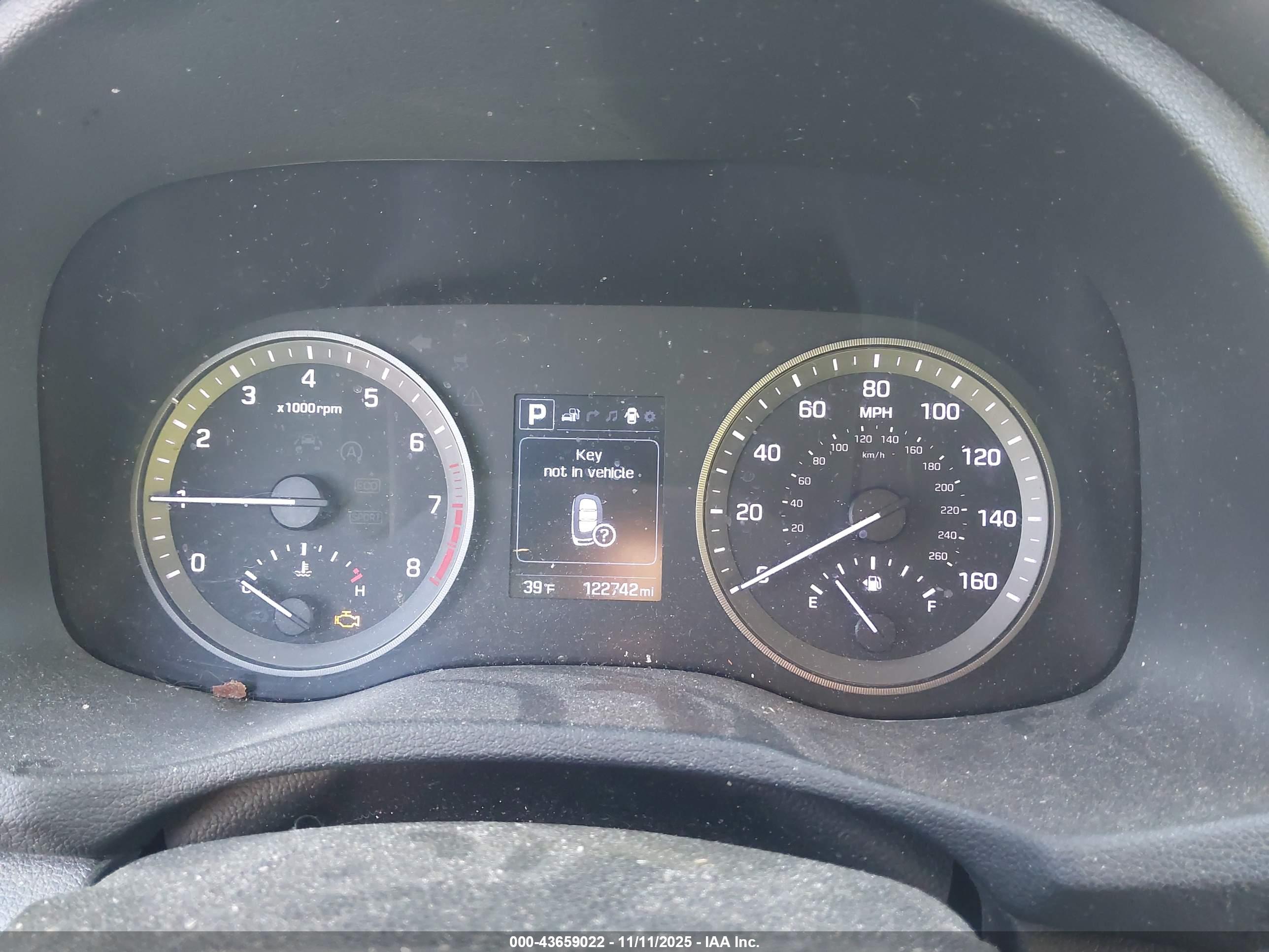 HYUNDAI TUCSON image 7