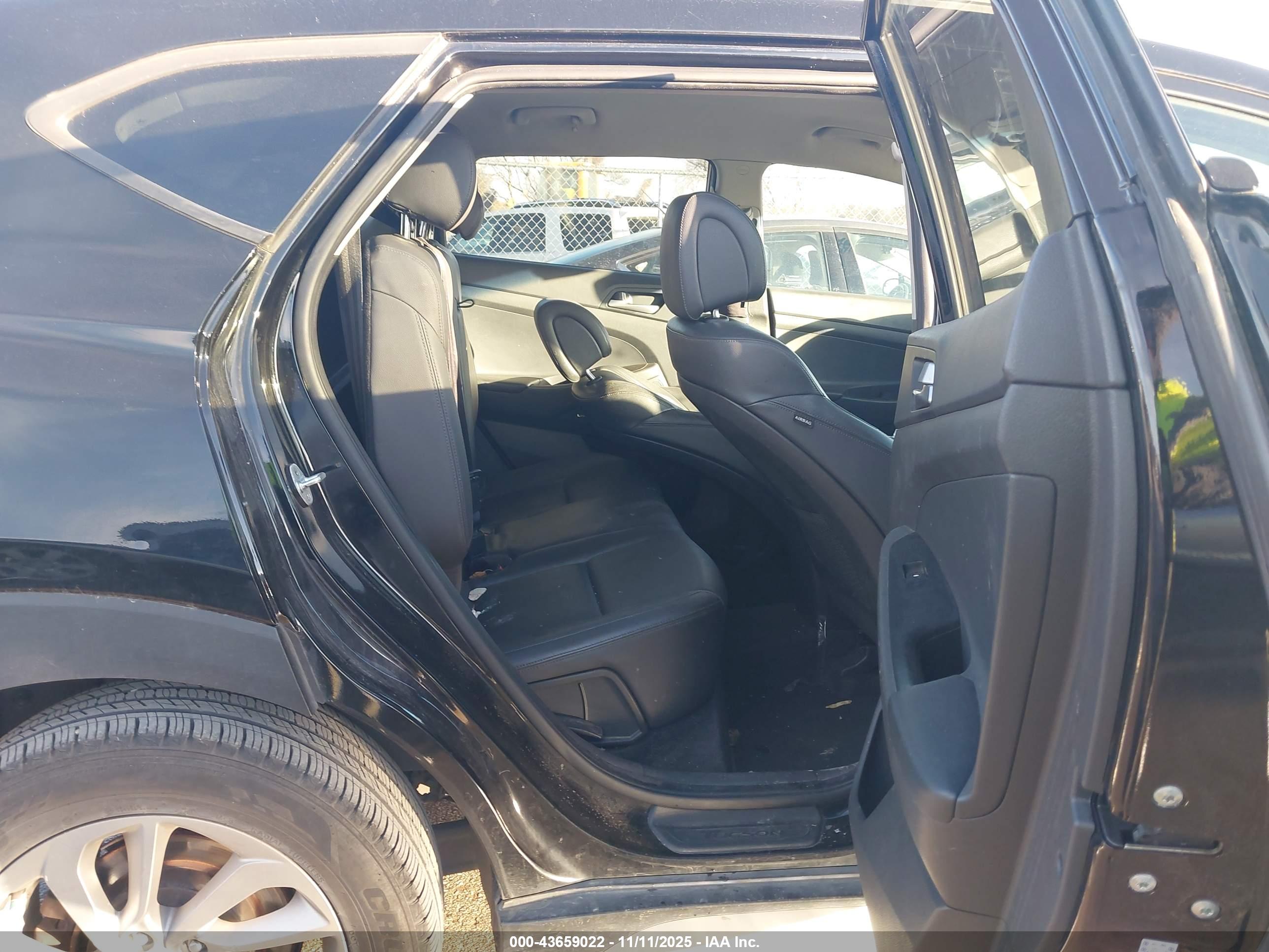 HYUNDAI TUCSON image 8