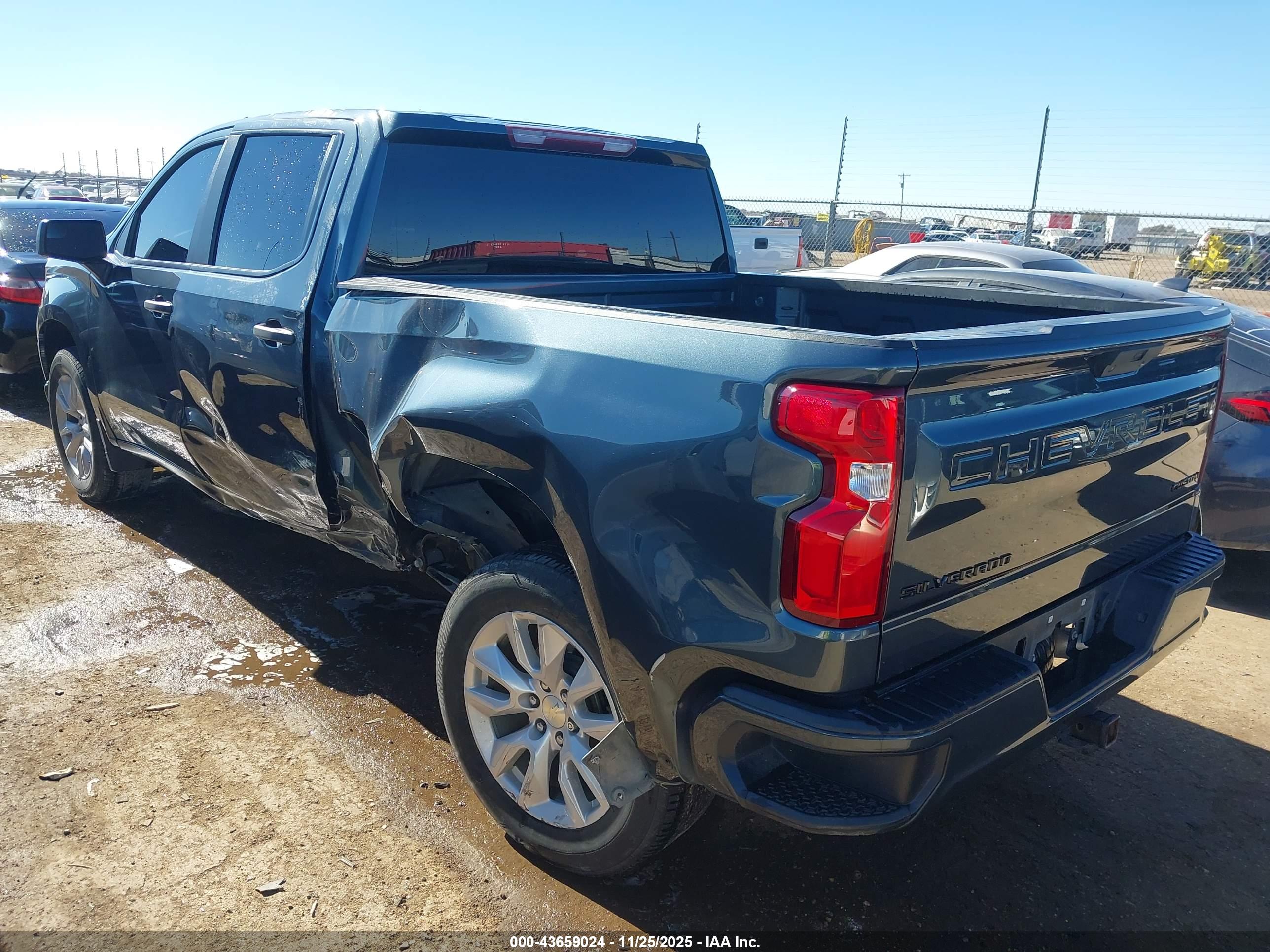 CHEVROLET SILVERADO image 3