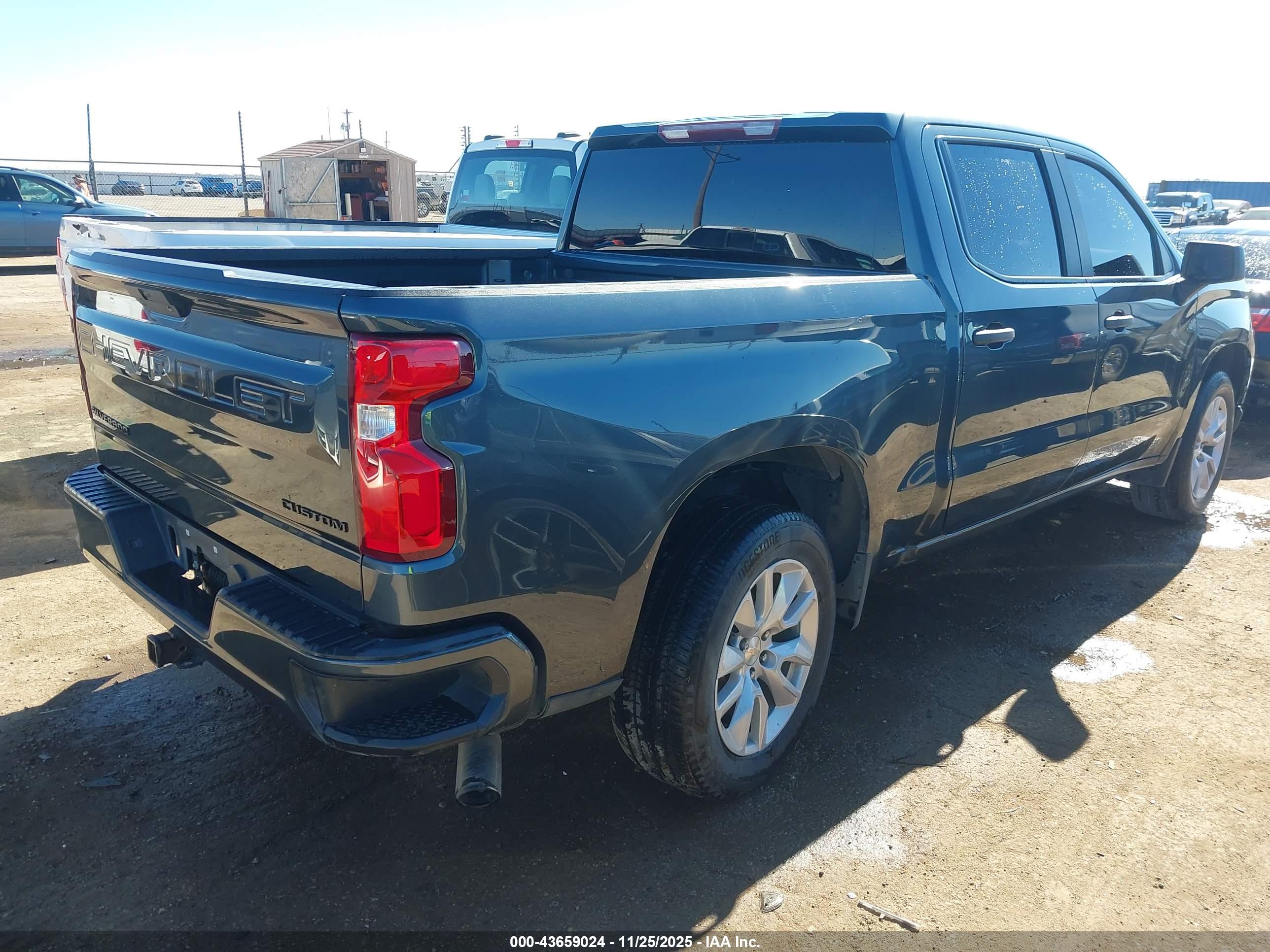 CHEVROLET SILVERADO image 4