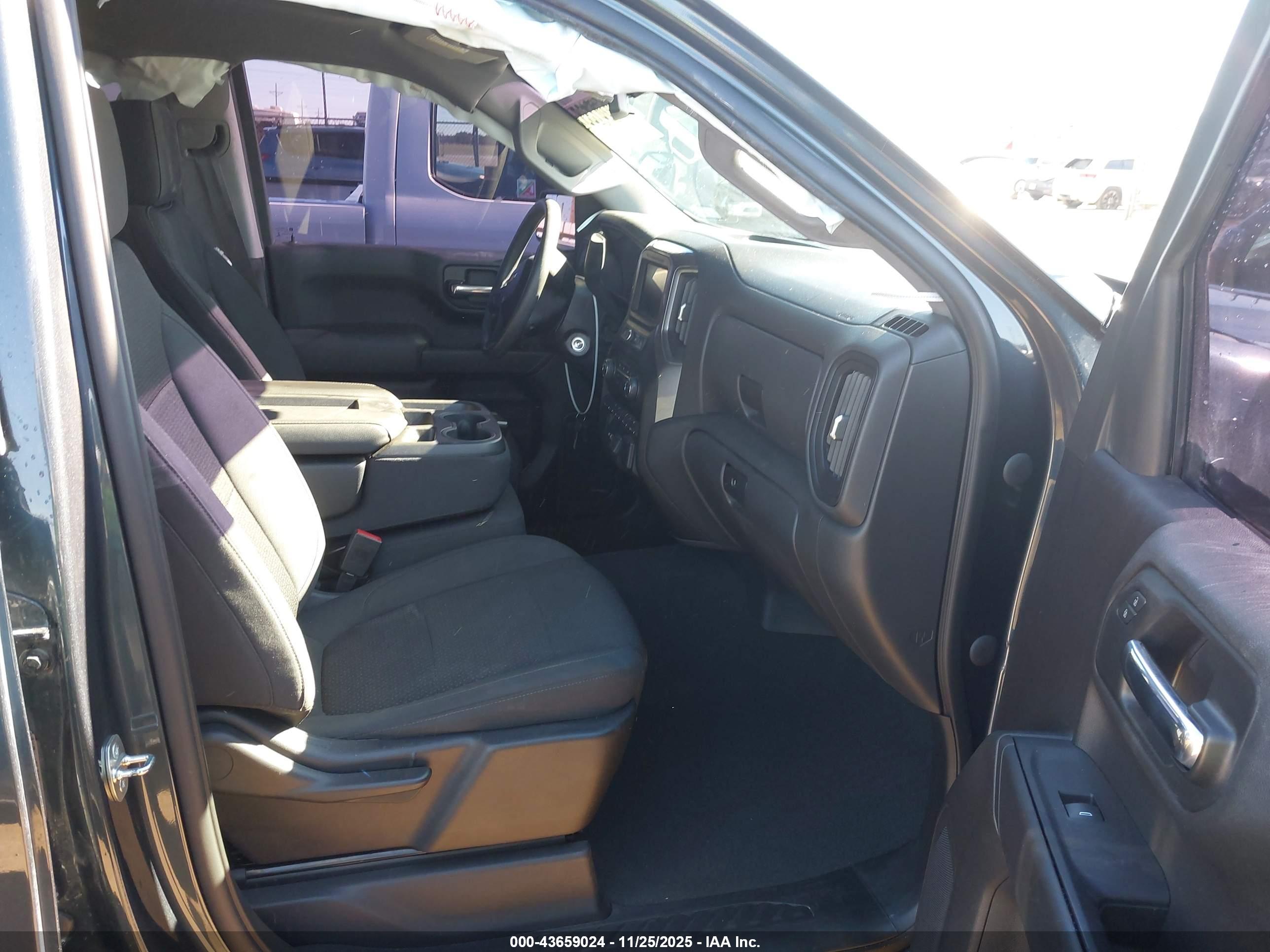 CHEVROLET SILVERADO image 5