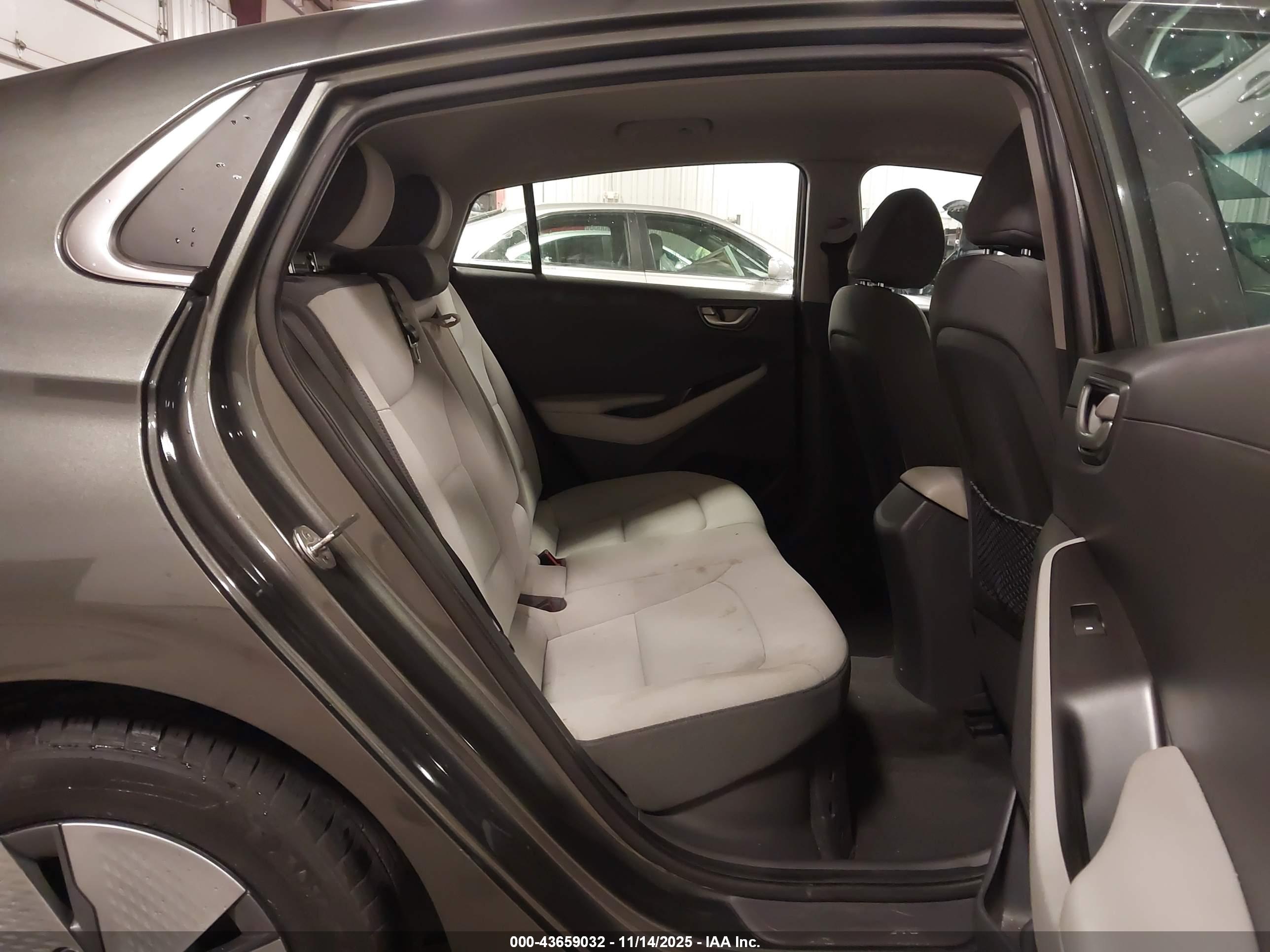 HYUNDAI IONIQ image 8