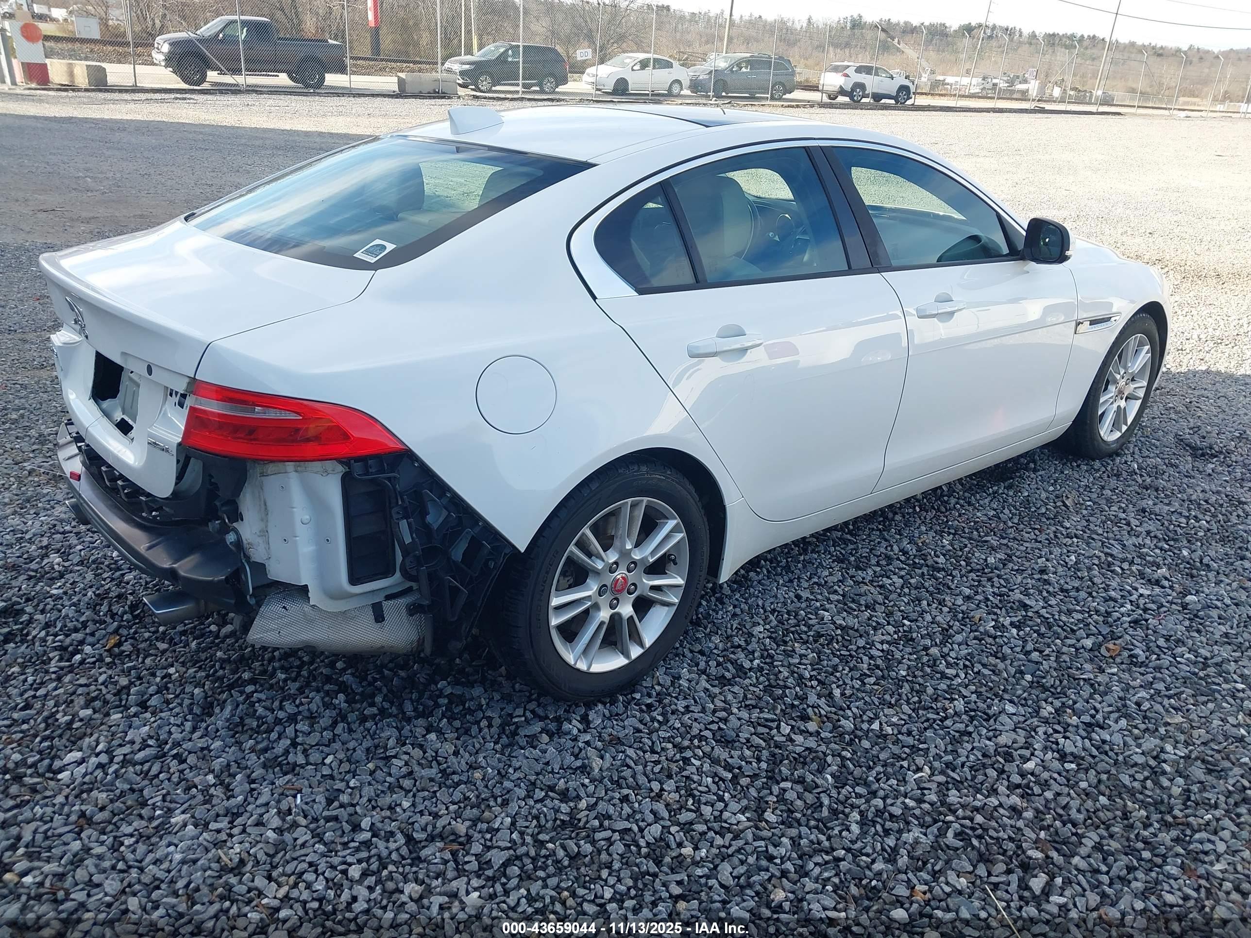 JAGUAR XE image 4