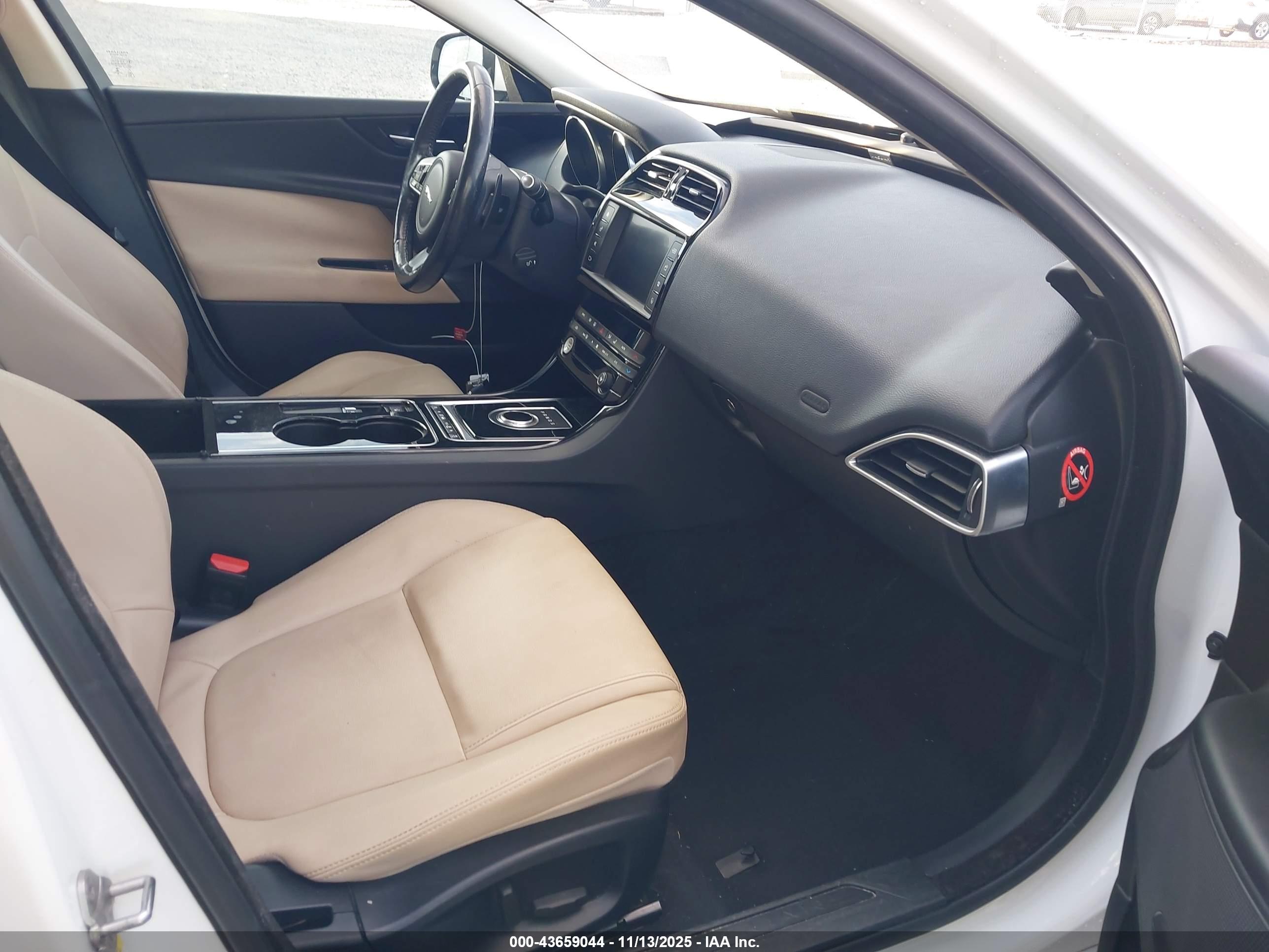 JAGUAR XE image 5