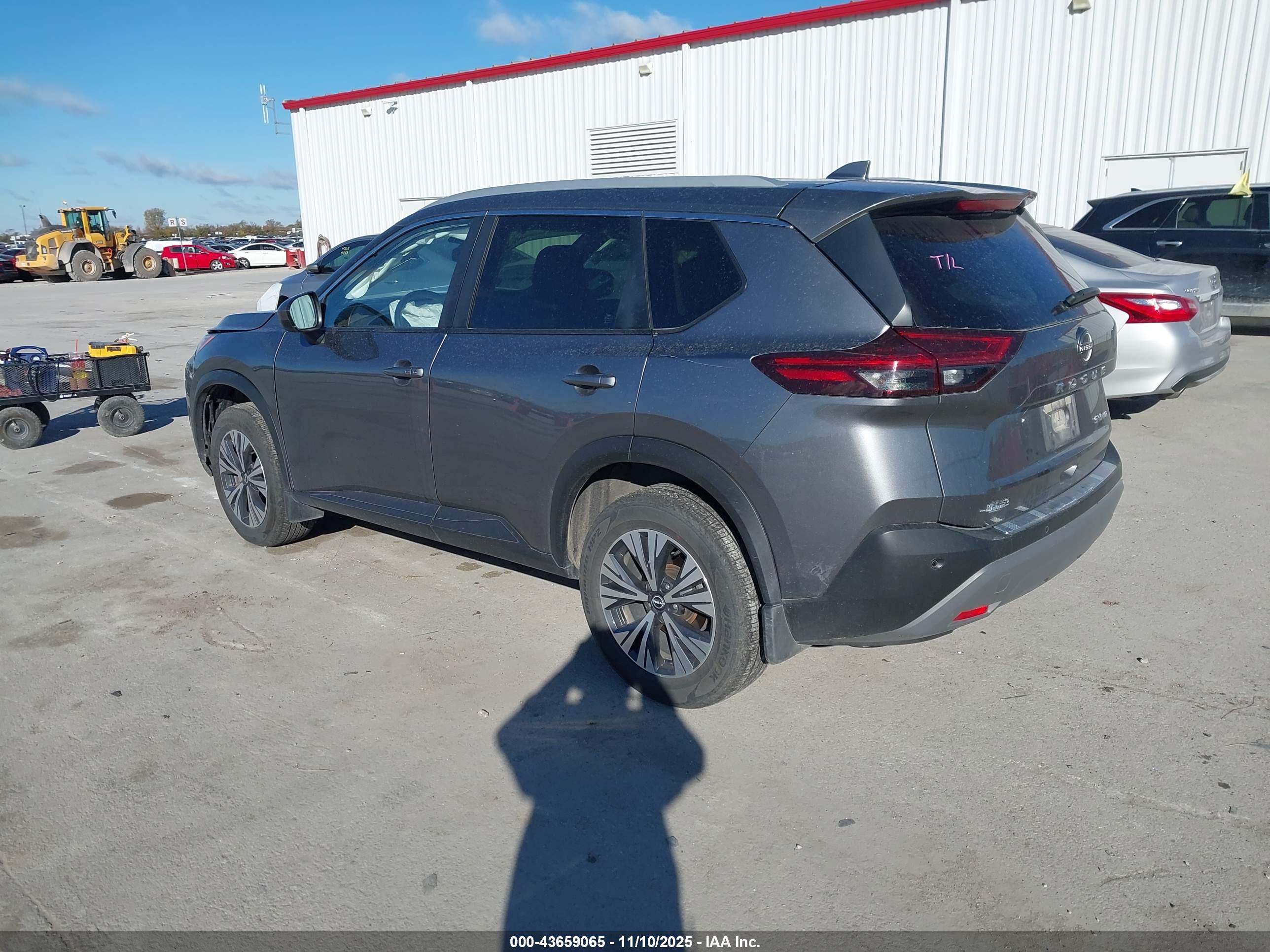 NISSAN ROGUE image 3