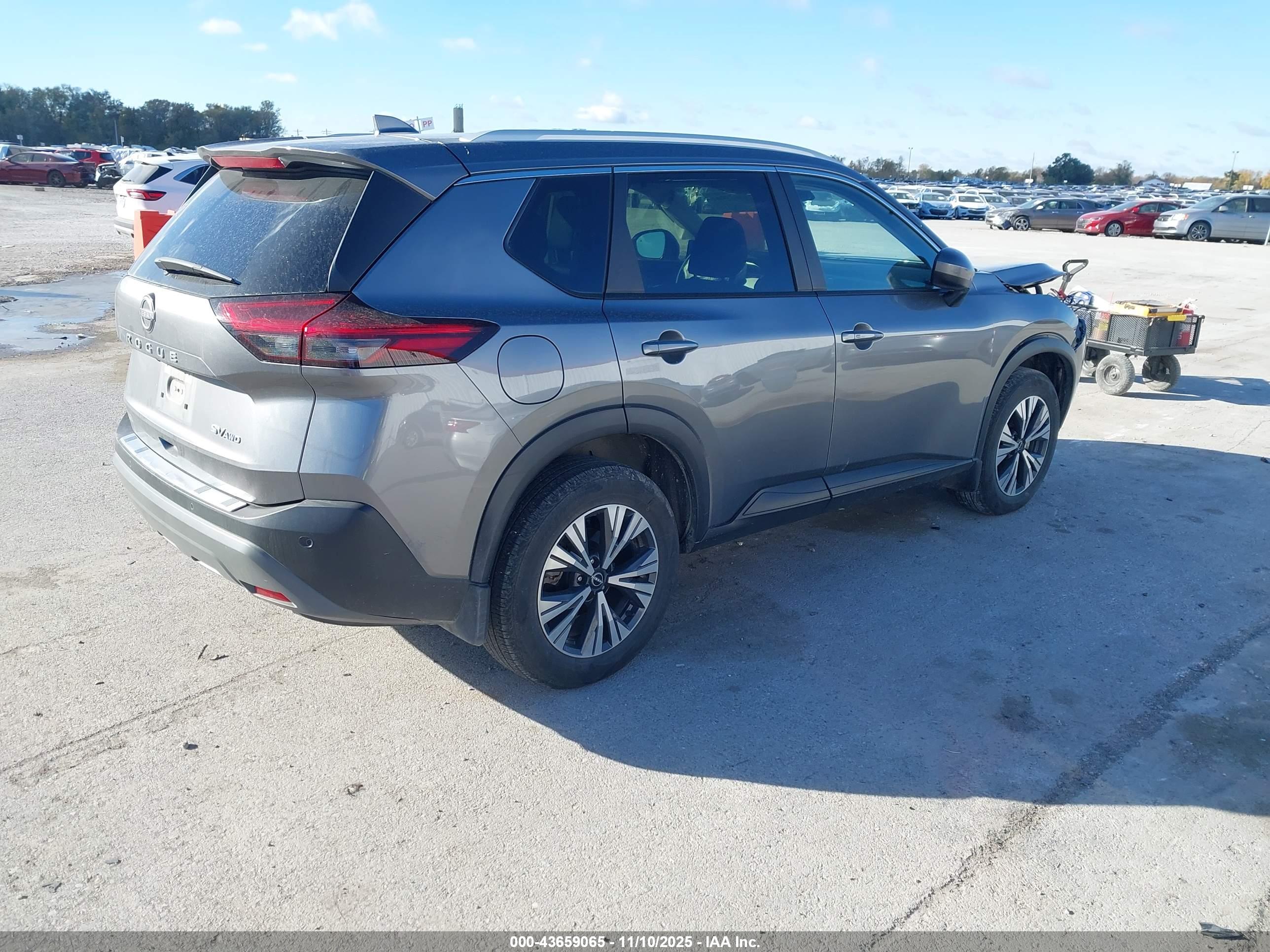 NISSAN ROGUE image 4