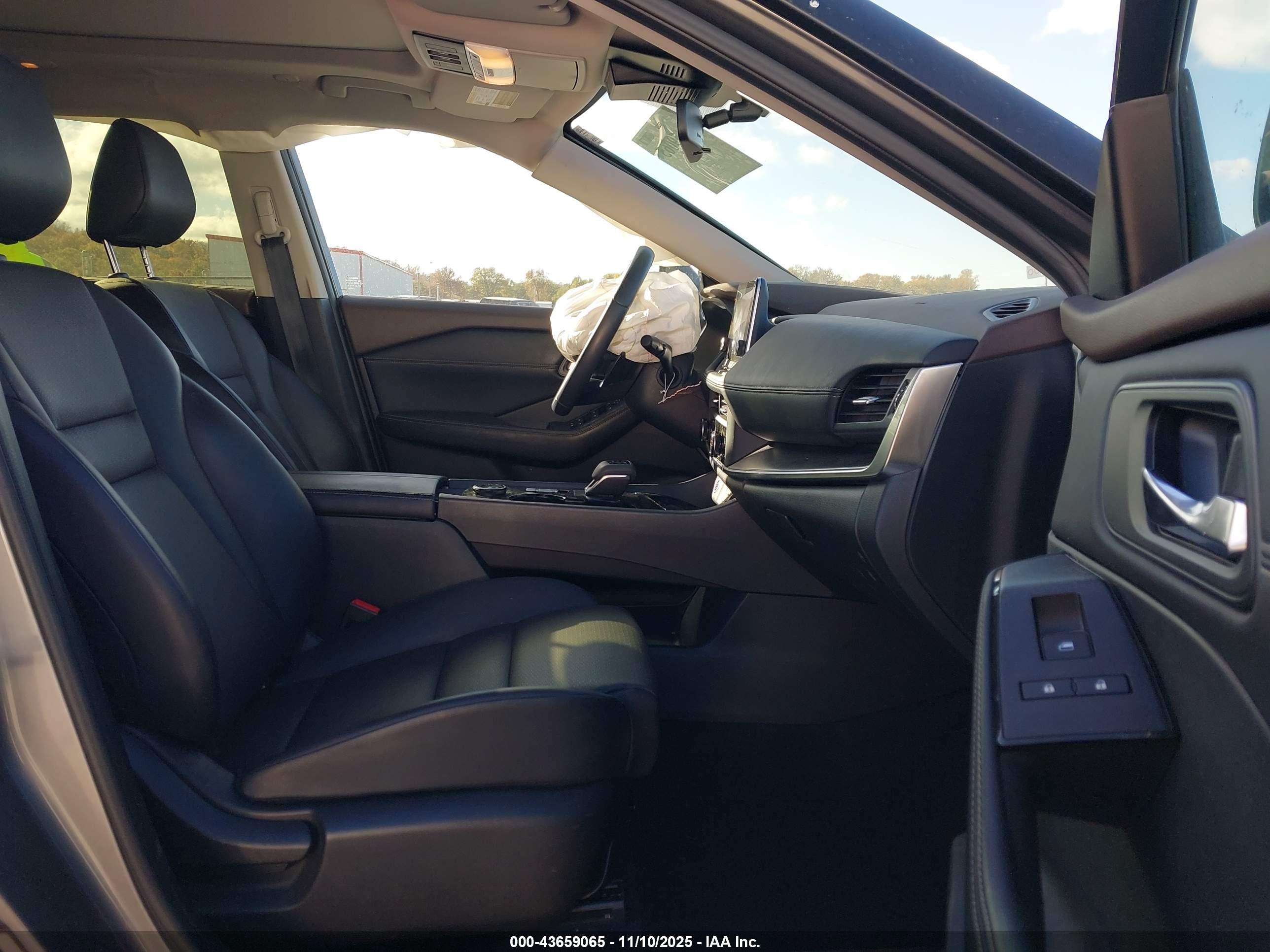 NISSAN ROGUE image 5