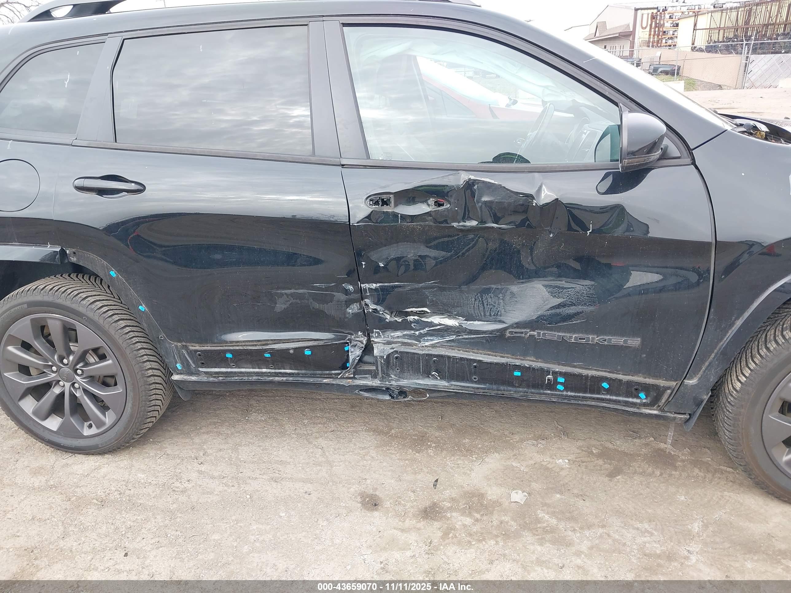 JEEP CHEROKEE image 6