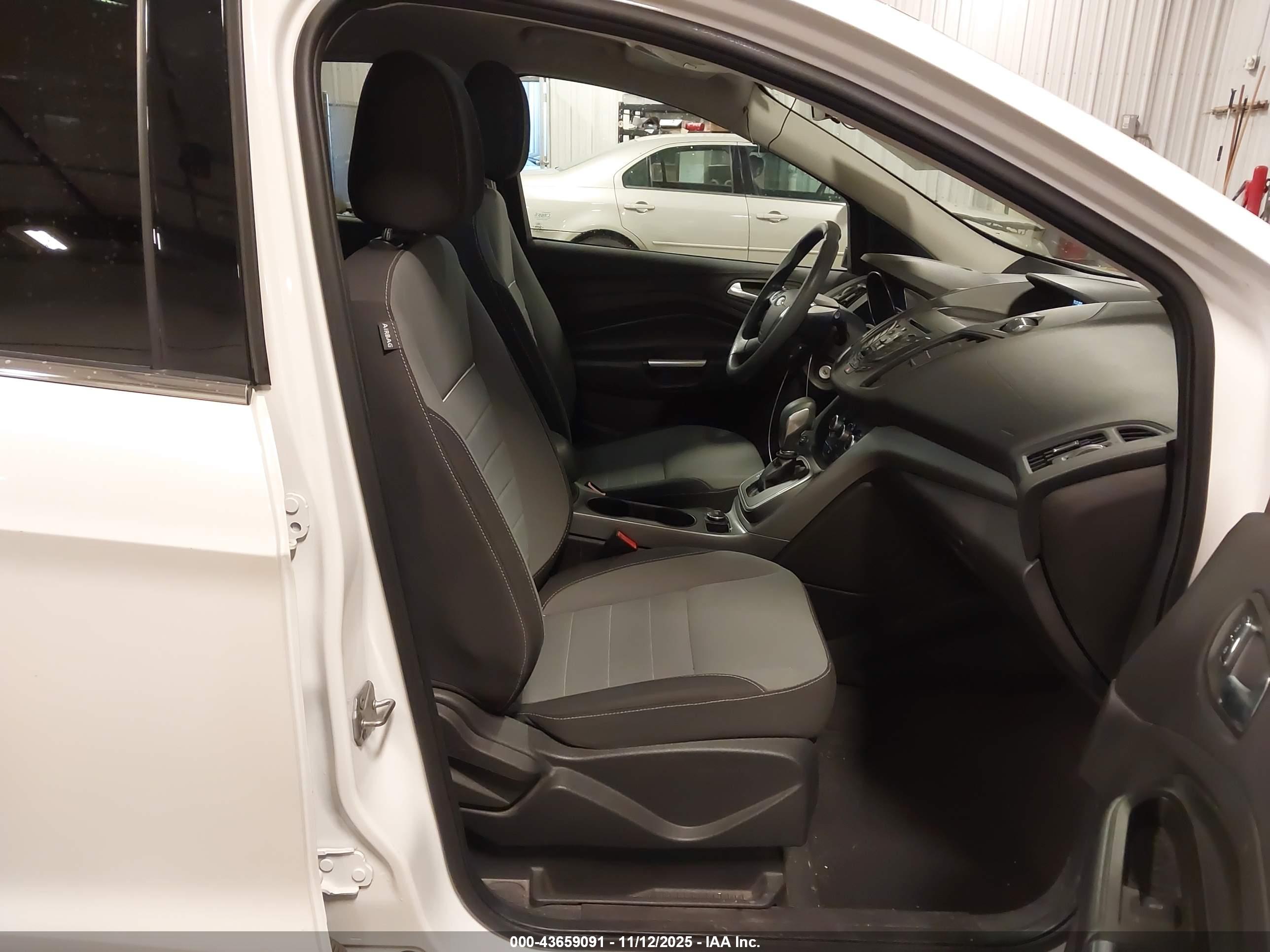 FORD ESCAPE image 5