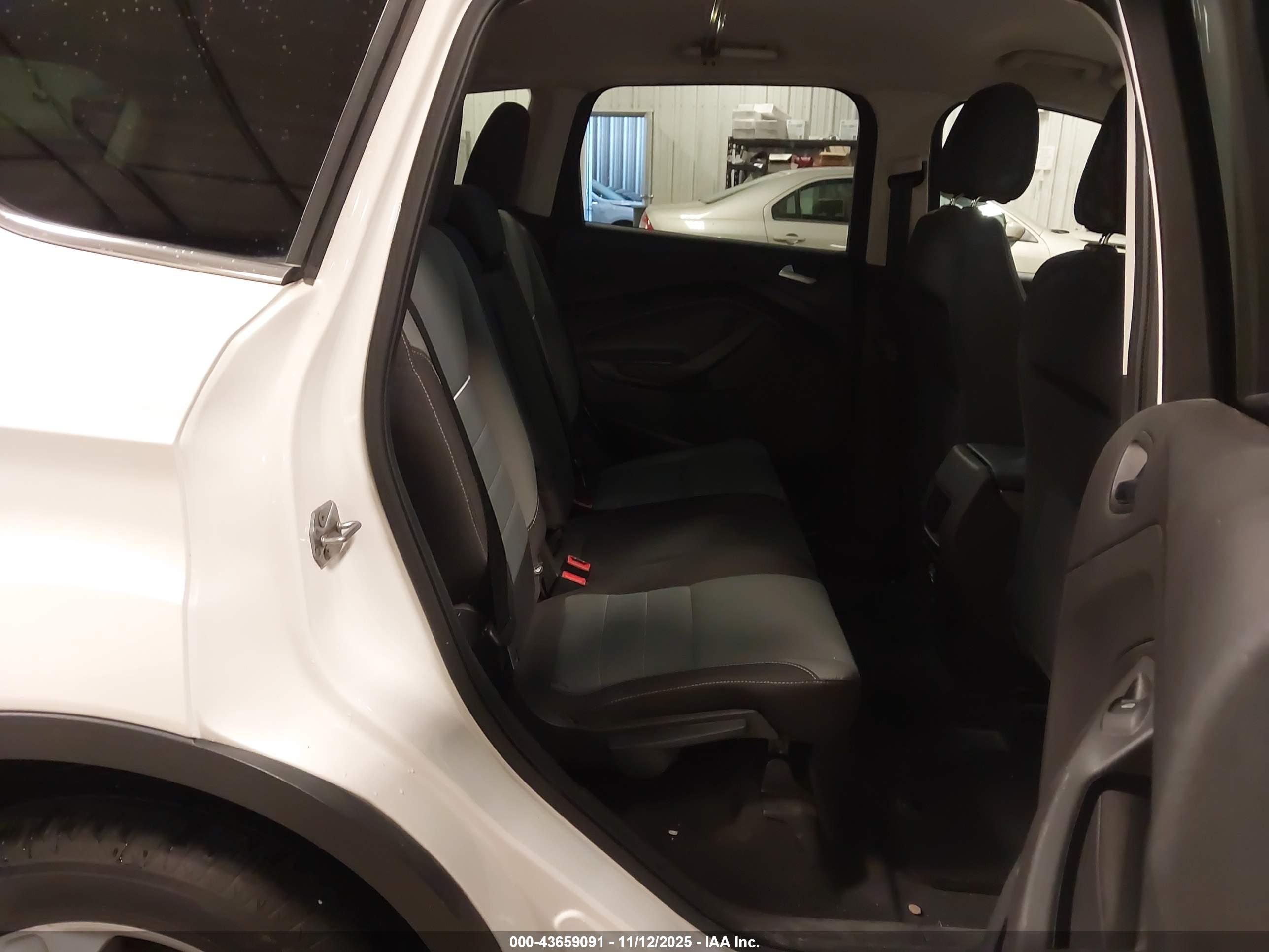 FORD ESCAPE image 8