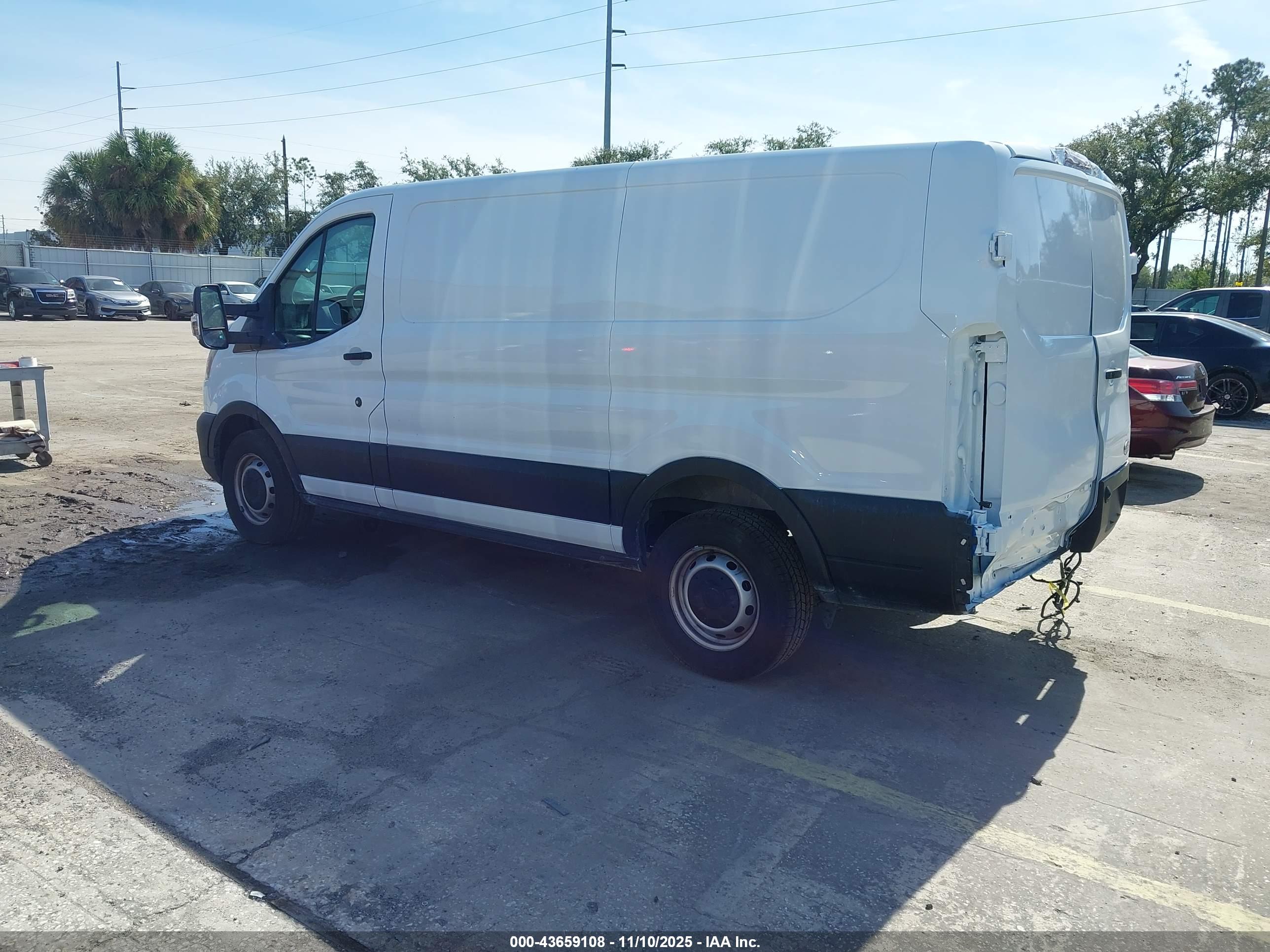 FORD TRANSIT-250 image 3