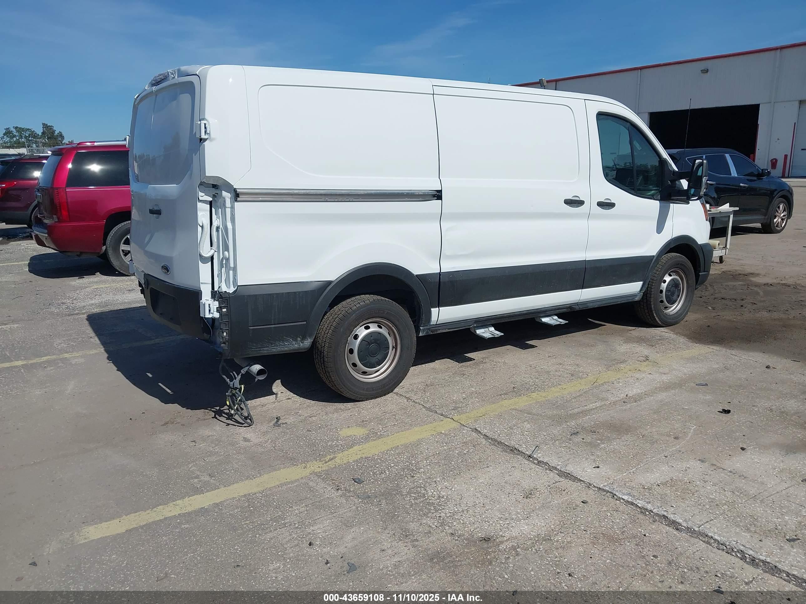 FORD TRANSIT-250 image 4