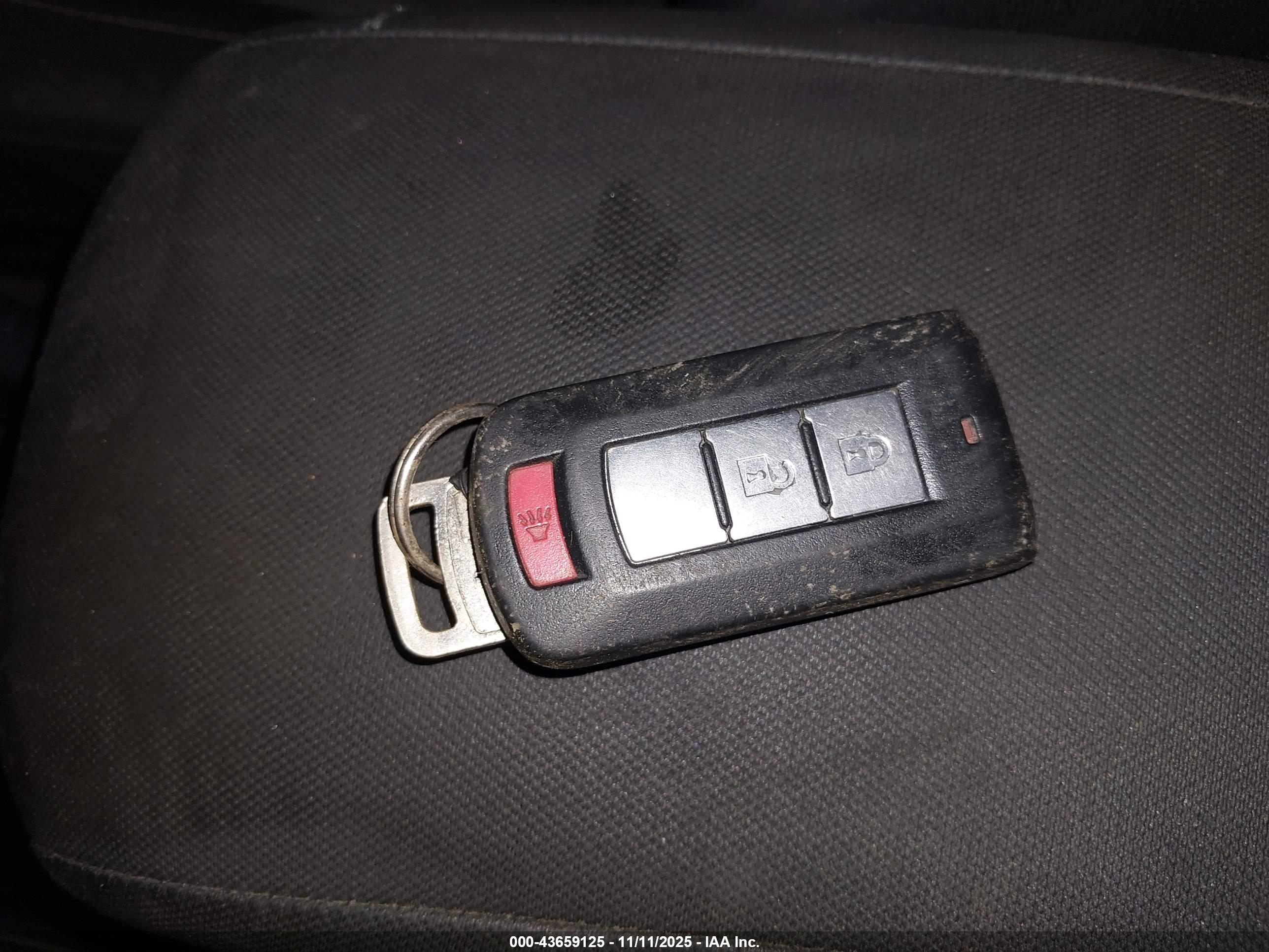 MITSUBISHI OUTLANDER image 11
