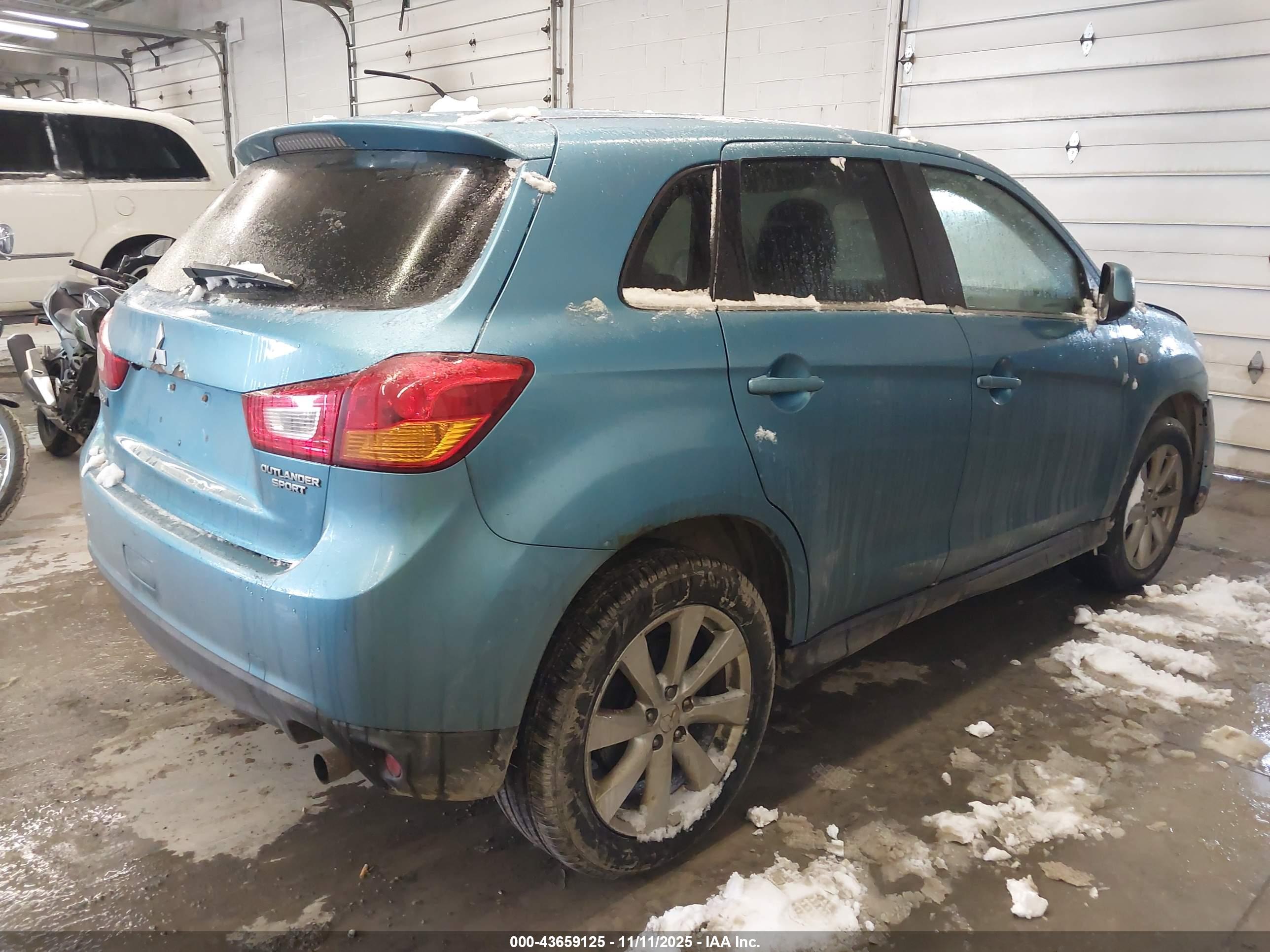 MITSUBISHI OUTLANDER image 4